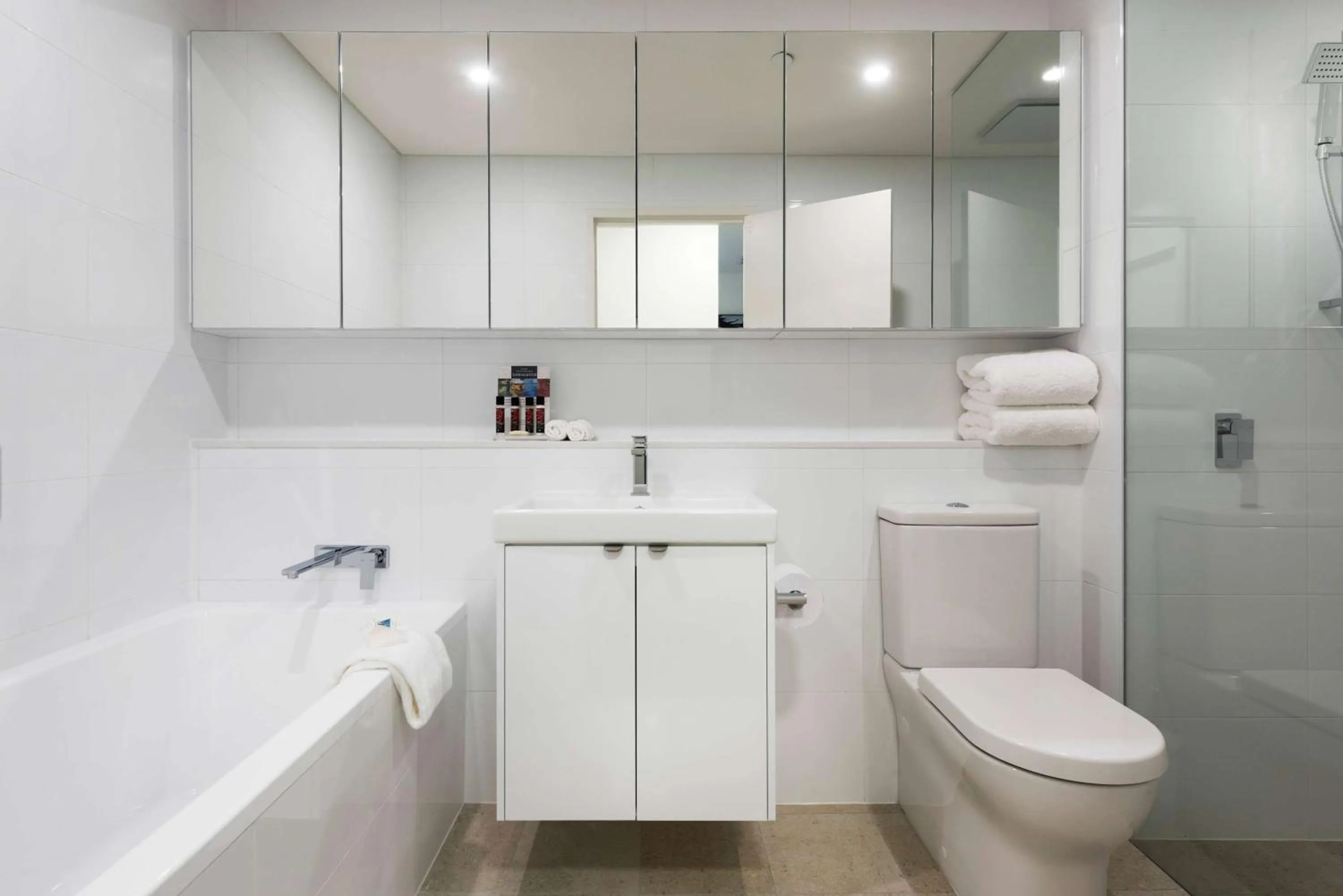 Bathroom in Ramada by Wyndham VetroBlu Scarborough Beach