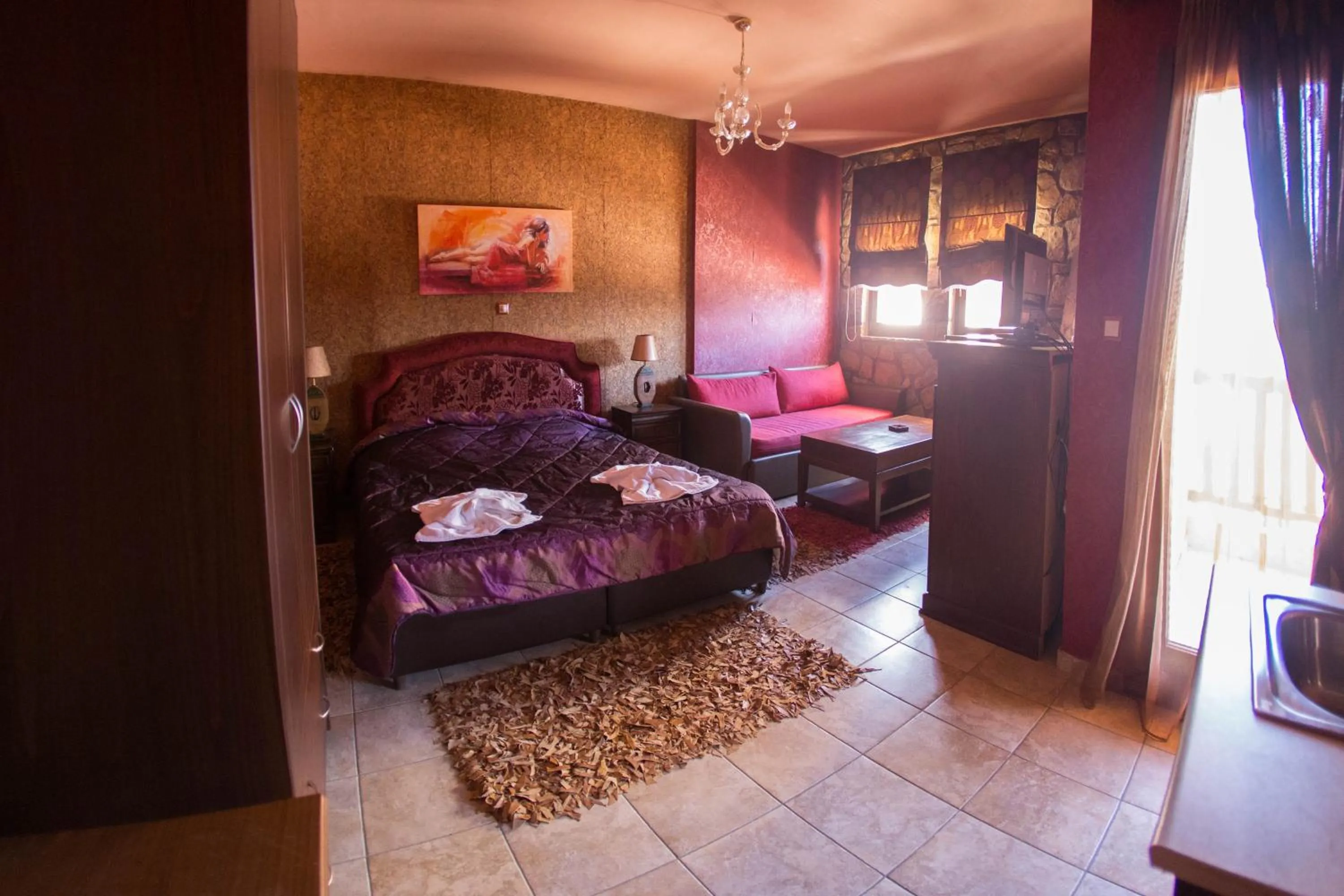 Breakfast, Bed in Silva Suites