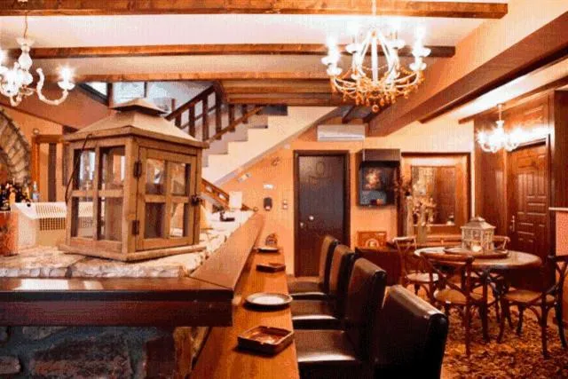 Restaurant/places to eat in Silva Suites