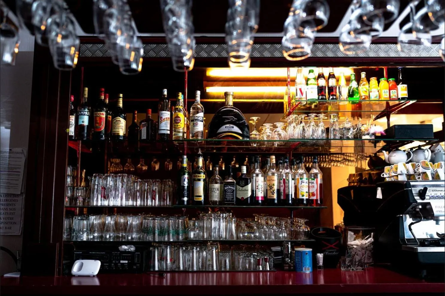 Lounge or bar in Brit Hotel Confort Auclair