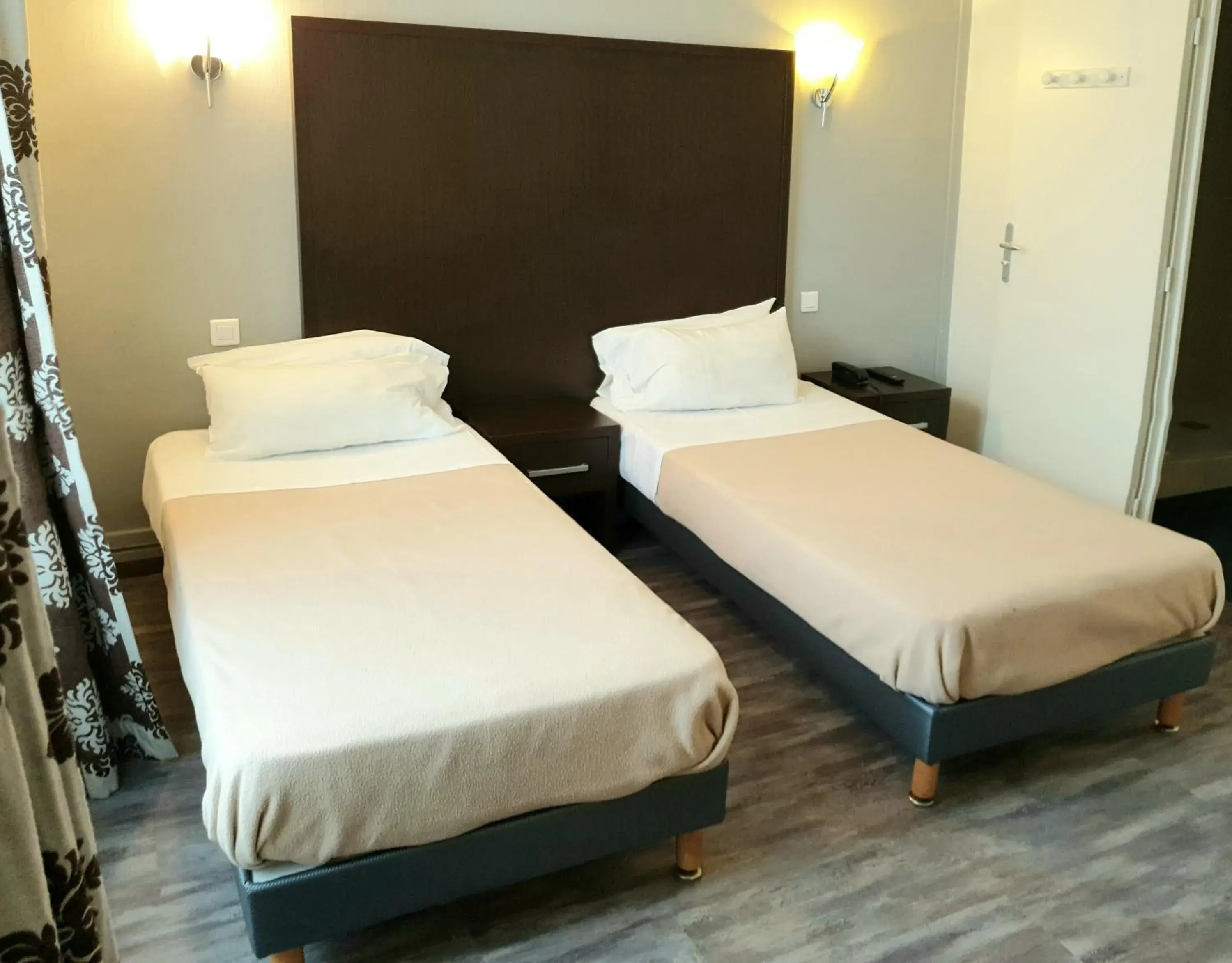 Twin Room with Street View in Brit Hotel Confort Auclair Twin Room with Street View in Brit Hotel Confort Auclair