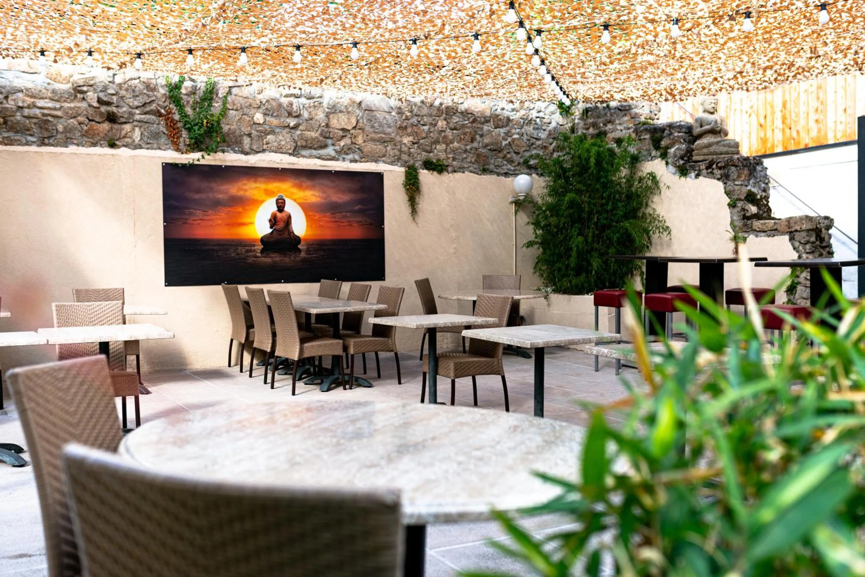 Patio in Brit Hotel Confort Auclair