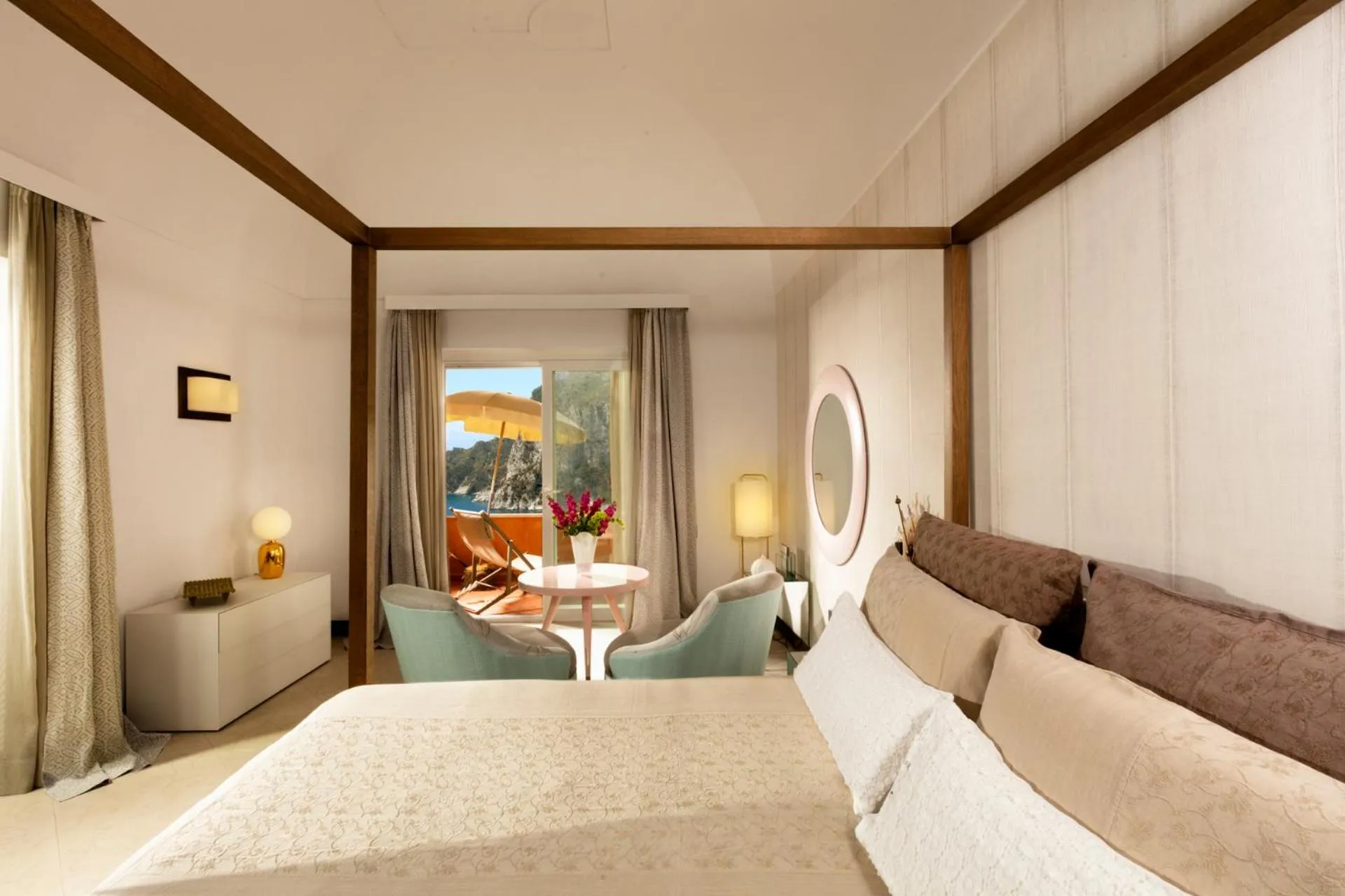 Photo of the whole room, Bed in Hotel Punta Tragara