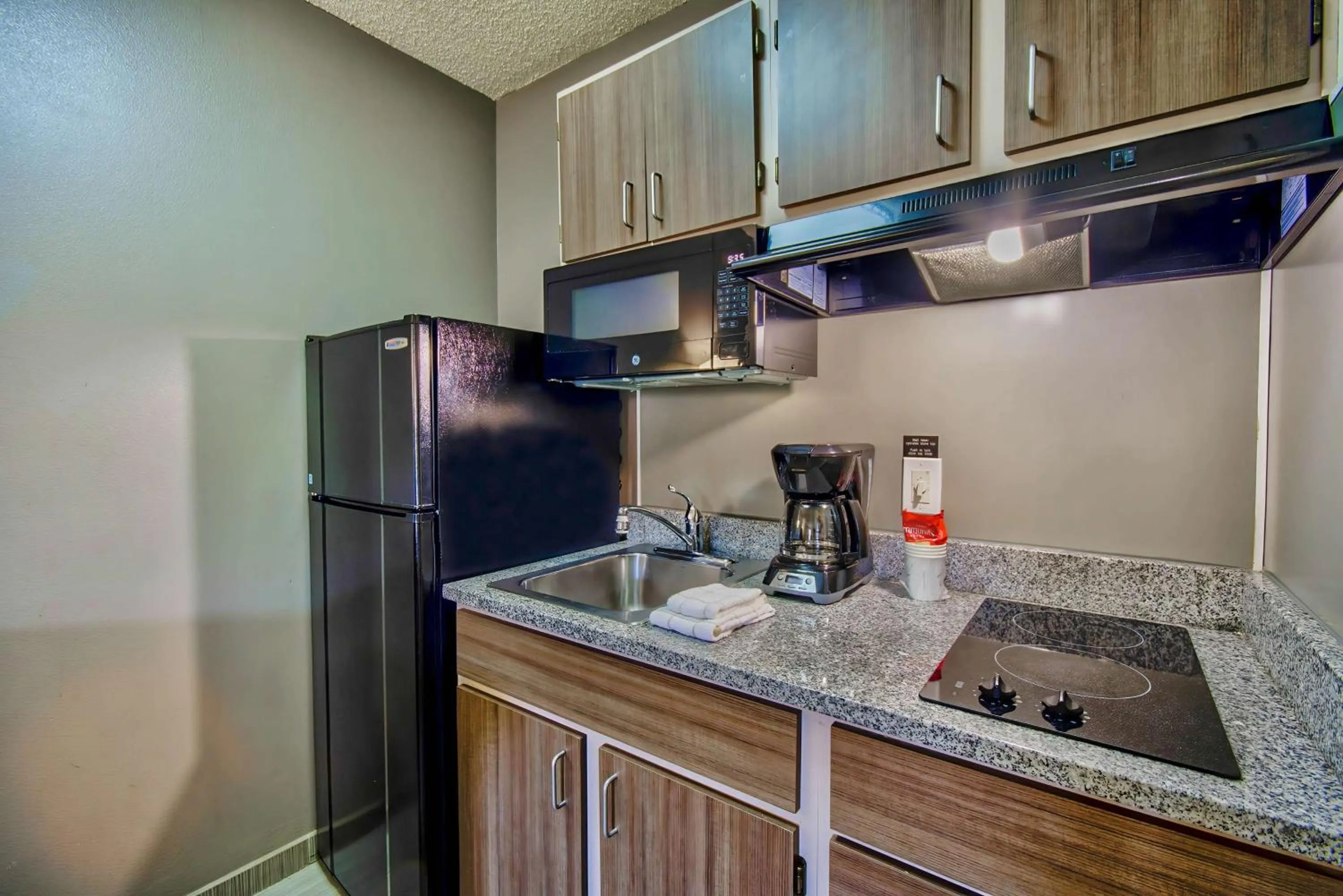 Kitchen or kitchenette in Studio 6-Phoenix, AZ - Deer Valley
