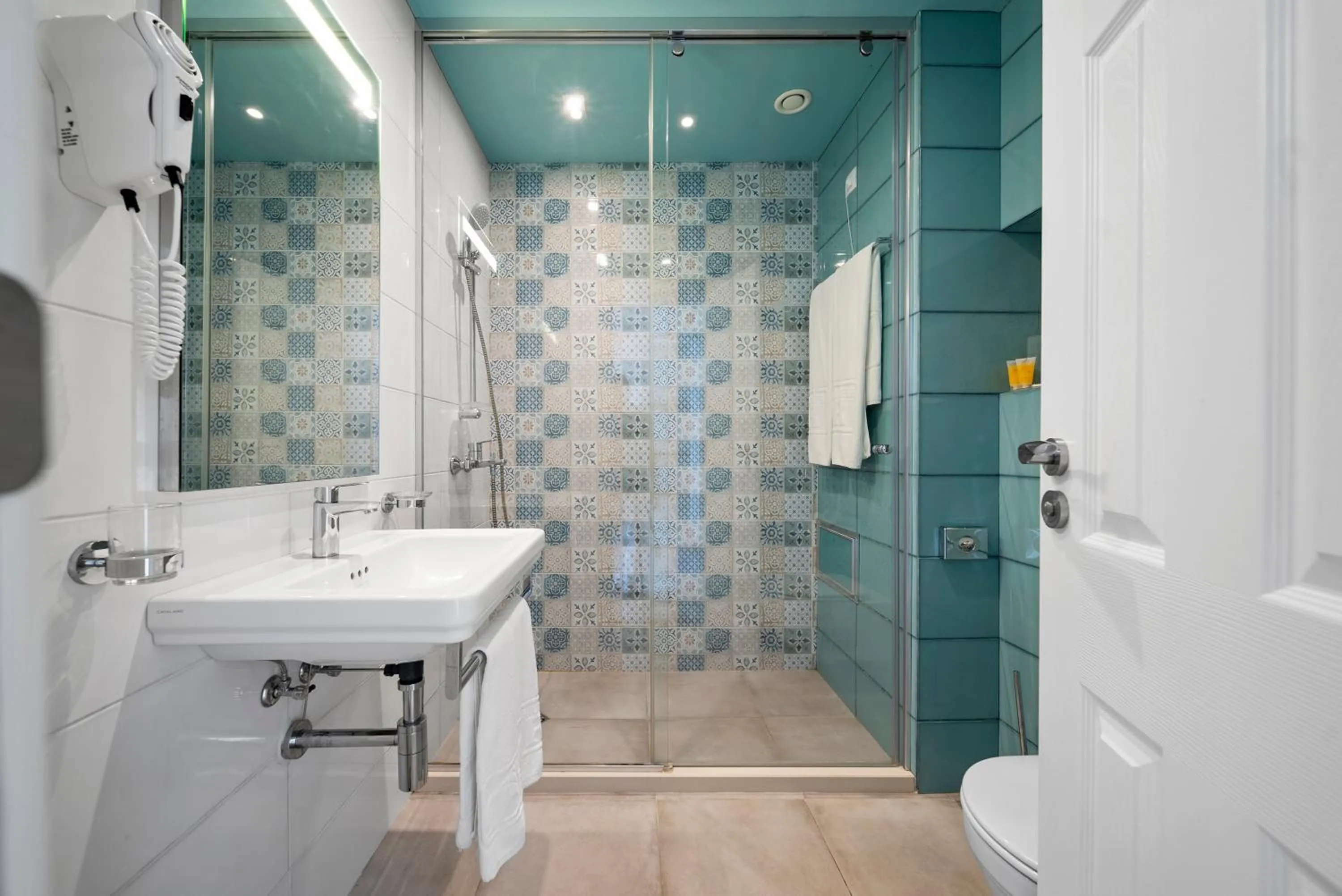 Bathroom in HVD Nympha Hotel - Adults Only - Private Beach & Free Parking