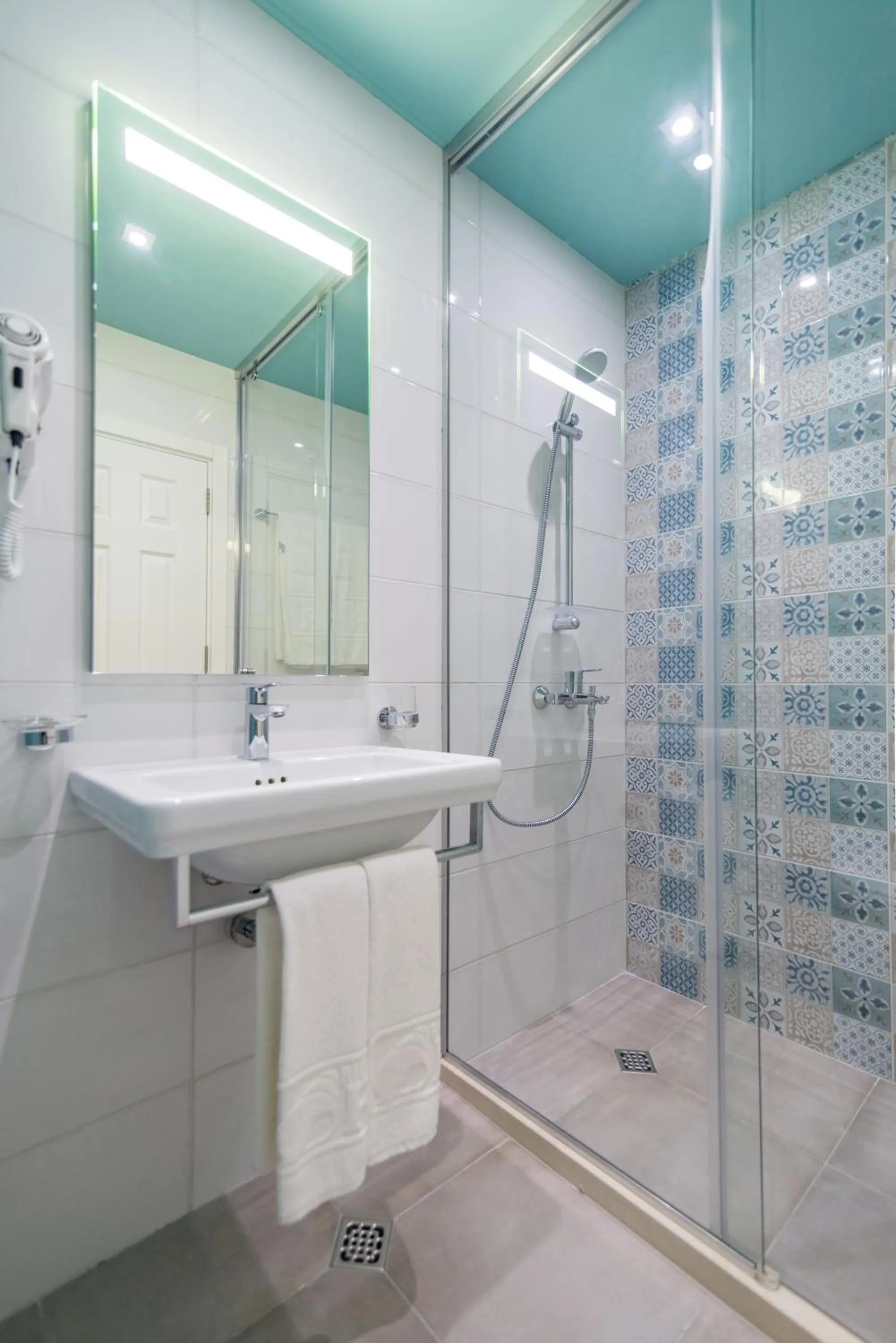 Shower in HVD Nympha Hotel - Adults Only - Private Beach & Free Parking