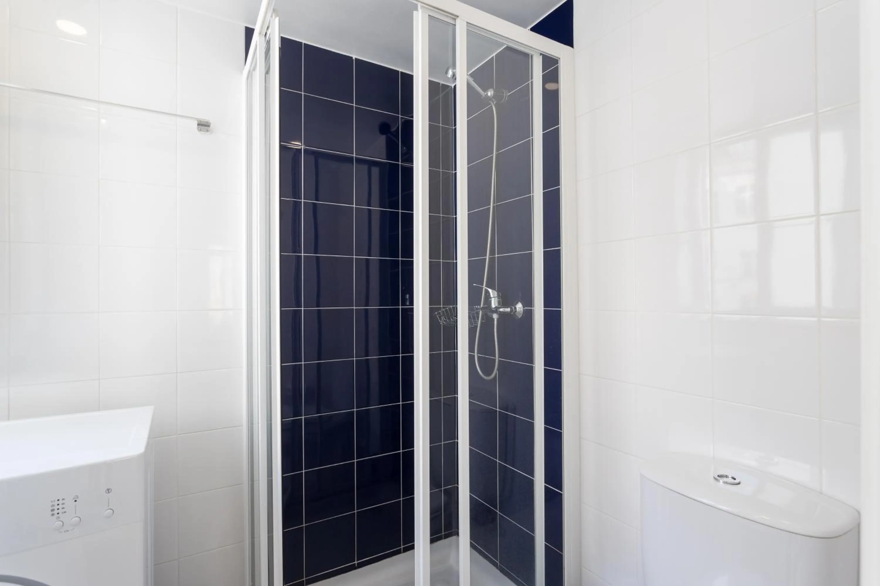 Shower in Apartments Center Alfama