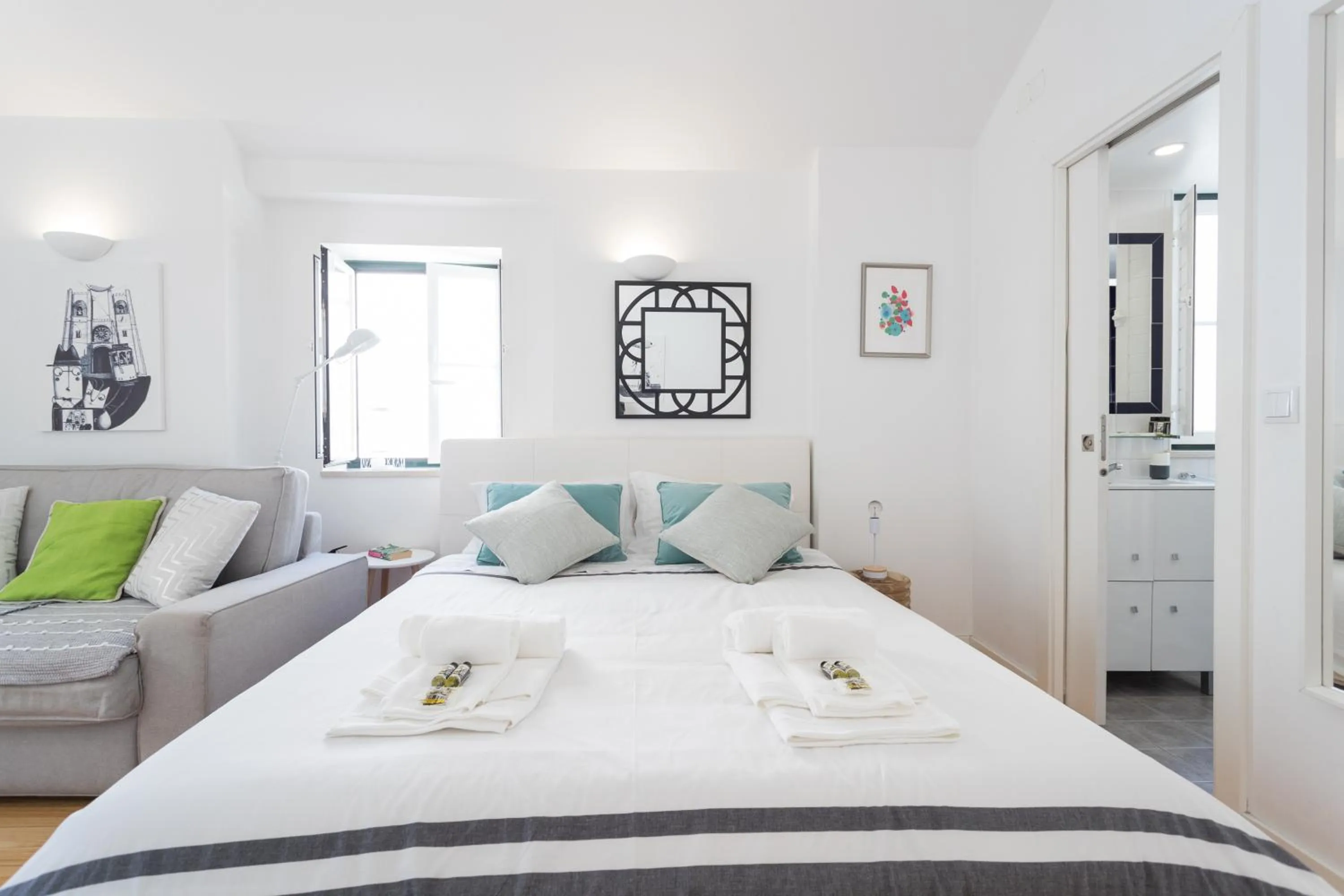 Bedroom, Bed in Apartments Center Alfama