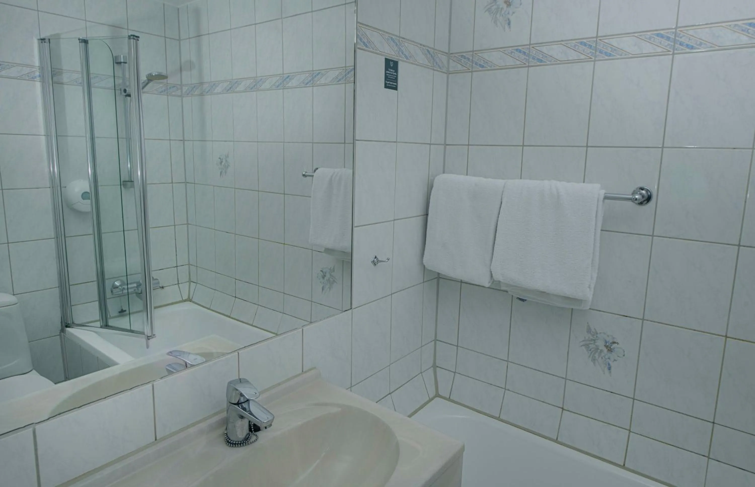 Shower in Brakanes Hotel