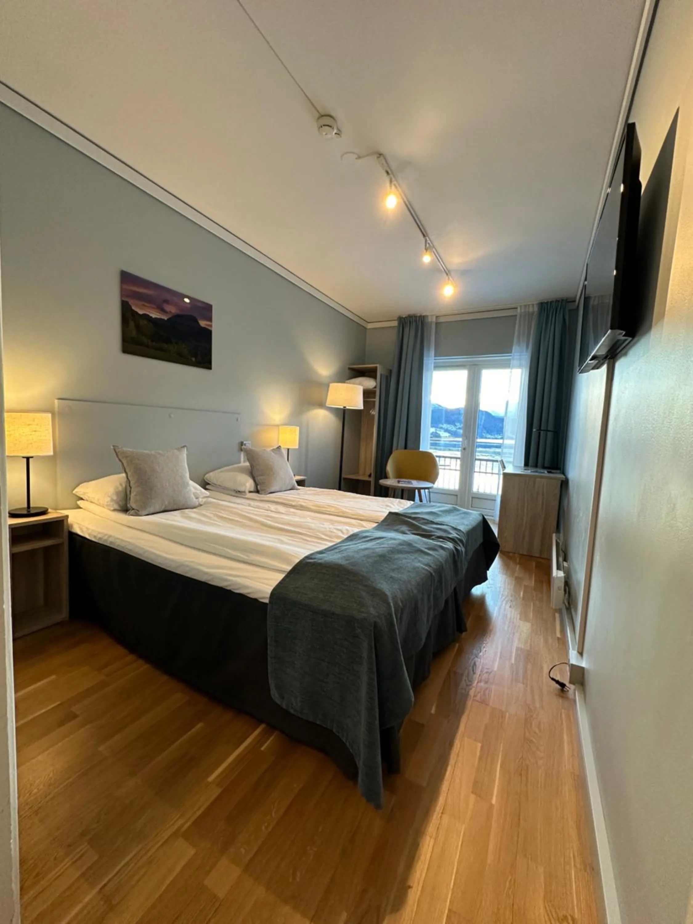 Photo of the whole room, Bed in Brakanes Hotel