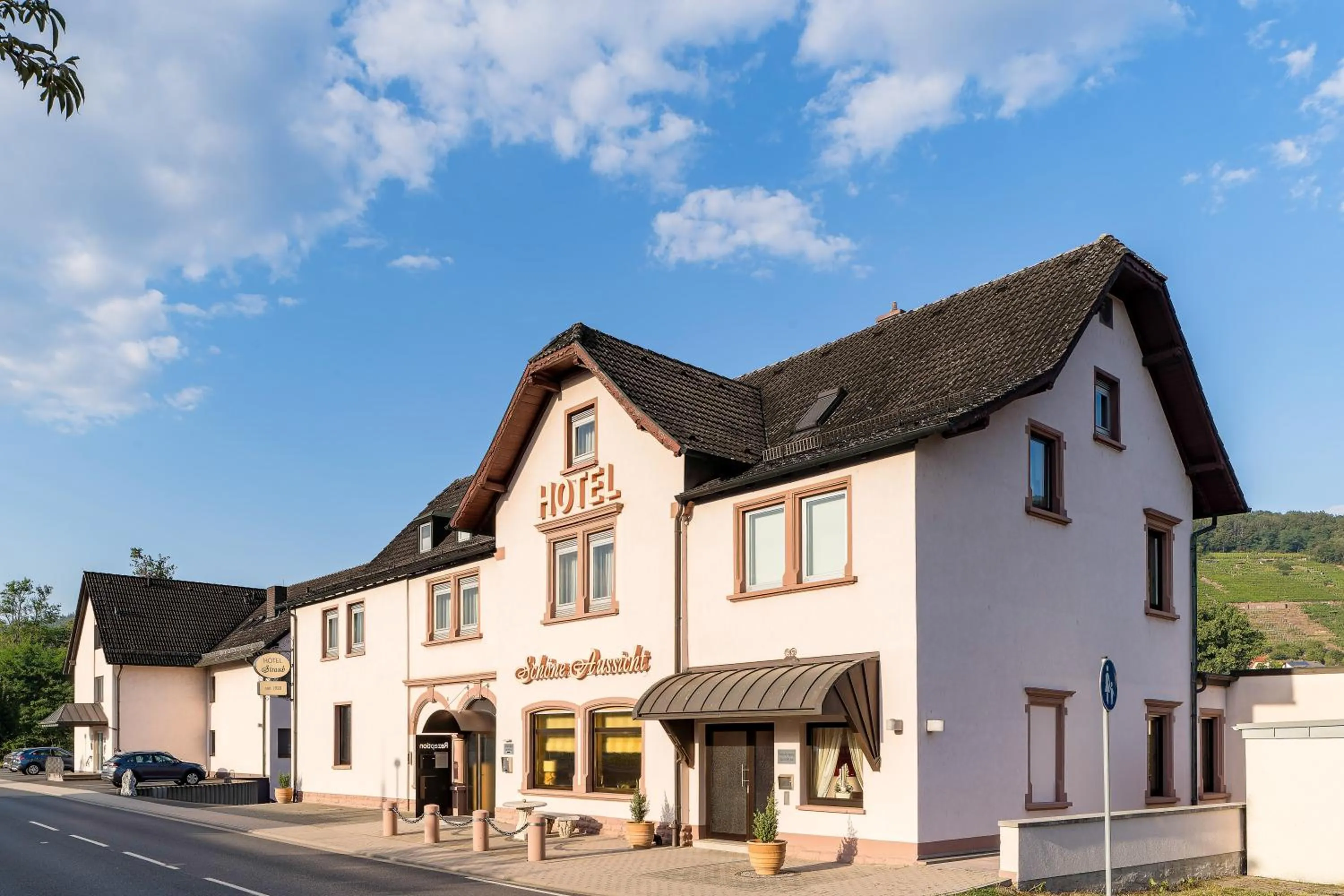 Property building in Hotel Straubs Schöne Aussicht