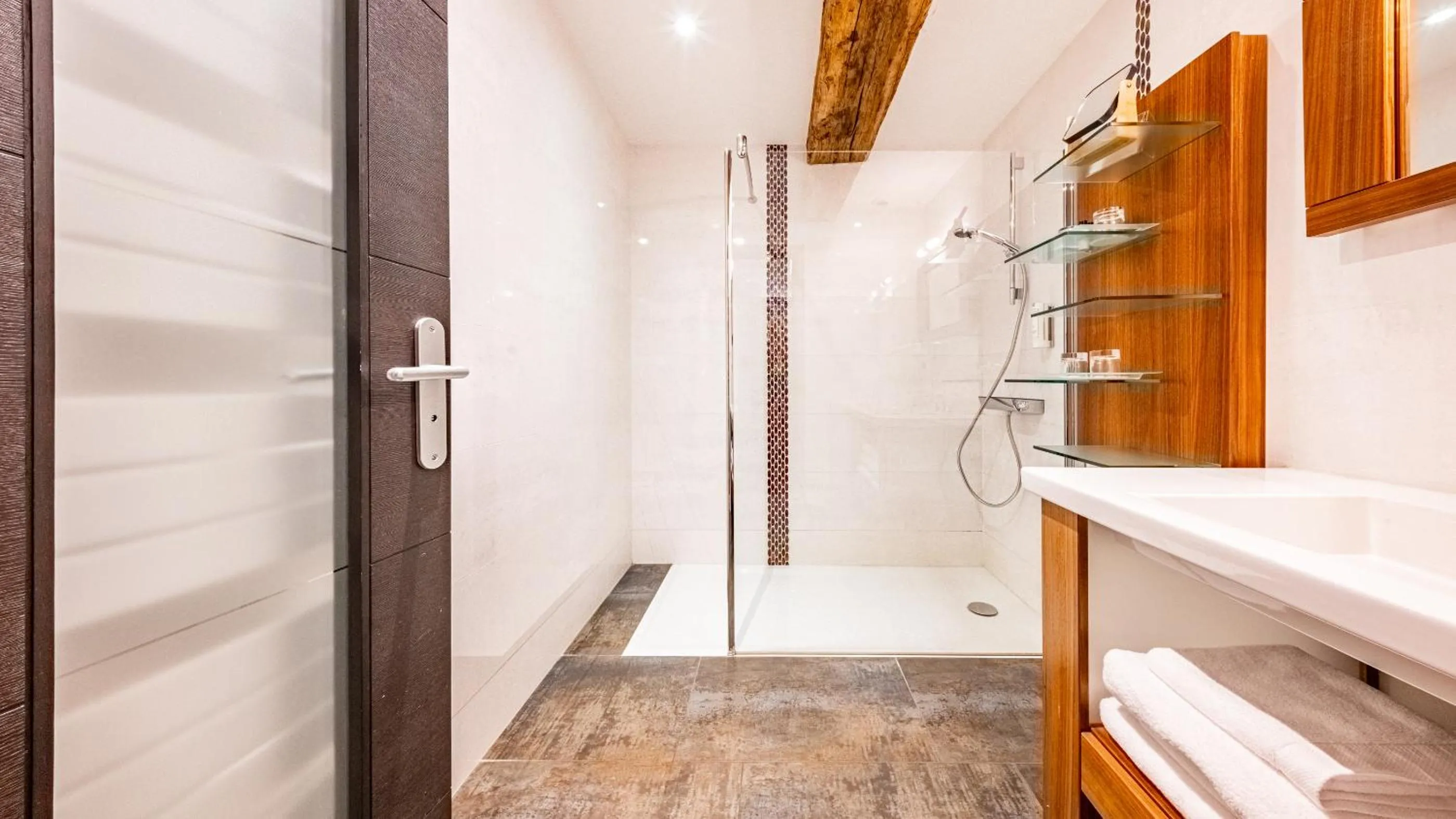 Shower in Hotel Relais De La Cote D'or