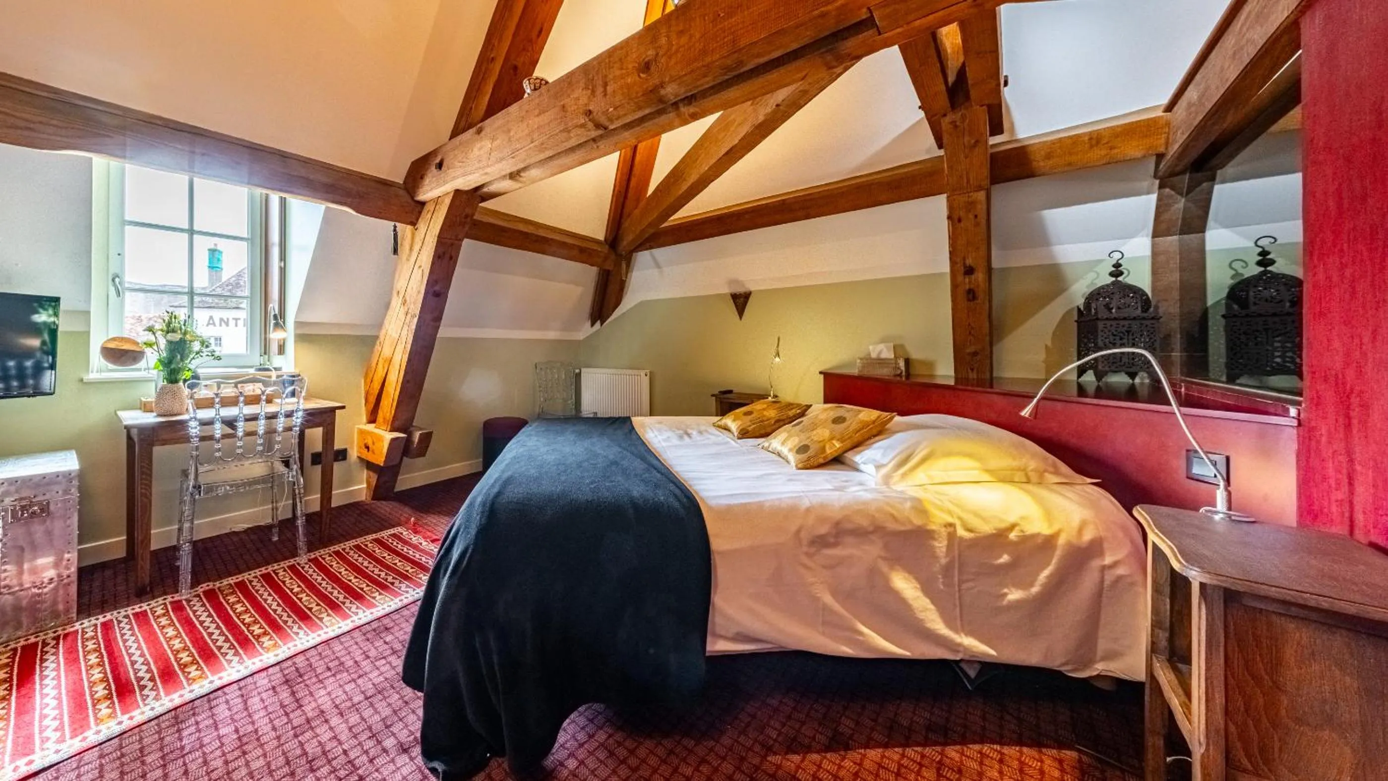 Bed in Hotel Relais De La Cote D'or