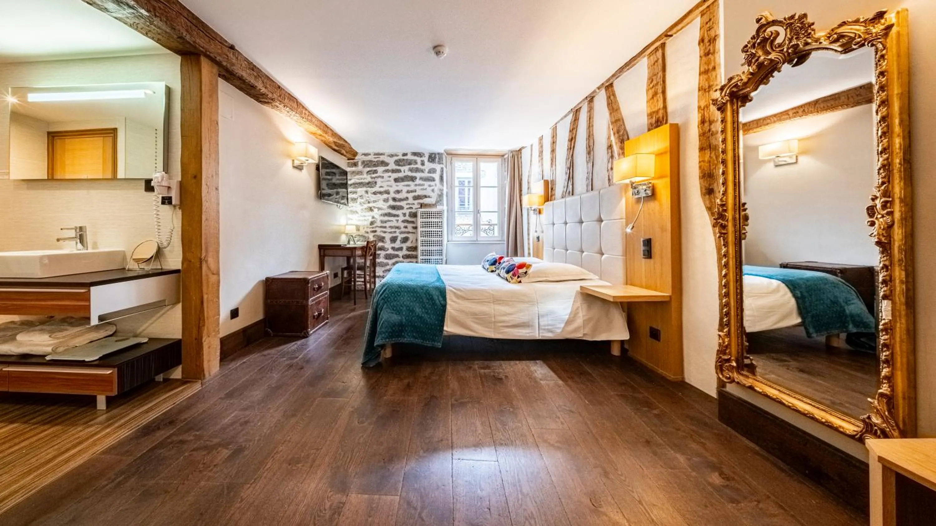 Bedroom, Bed in Hotel Relais De La Cote D'or