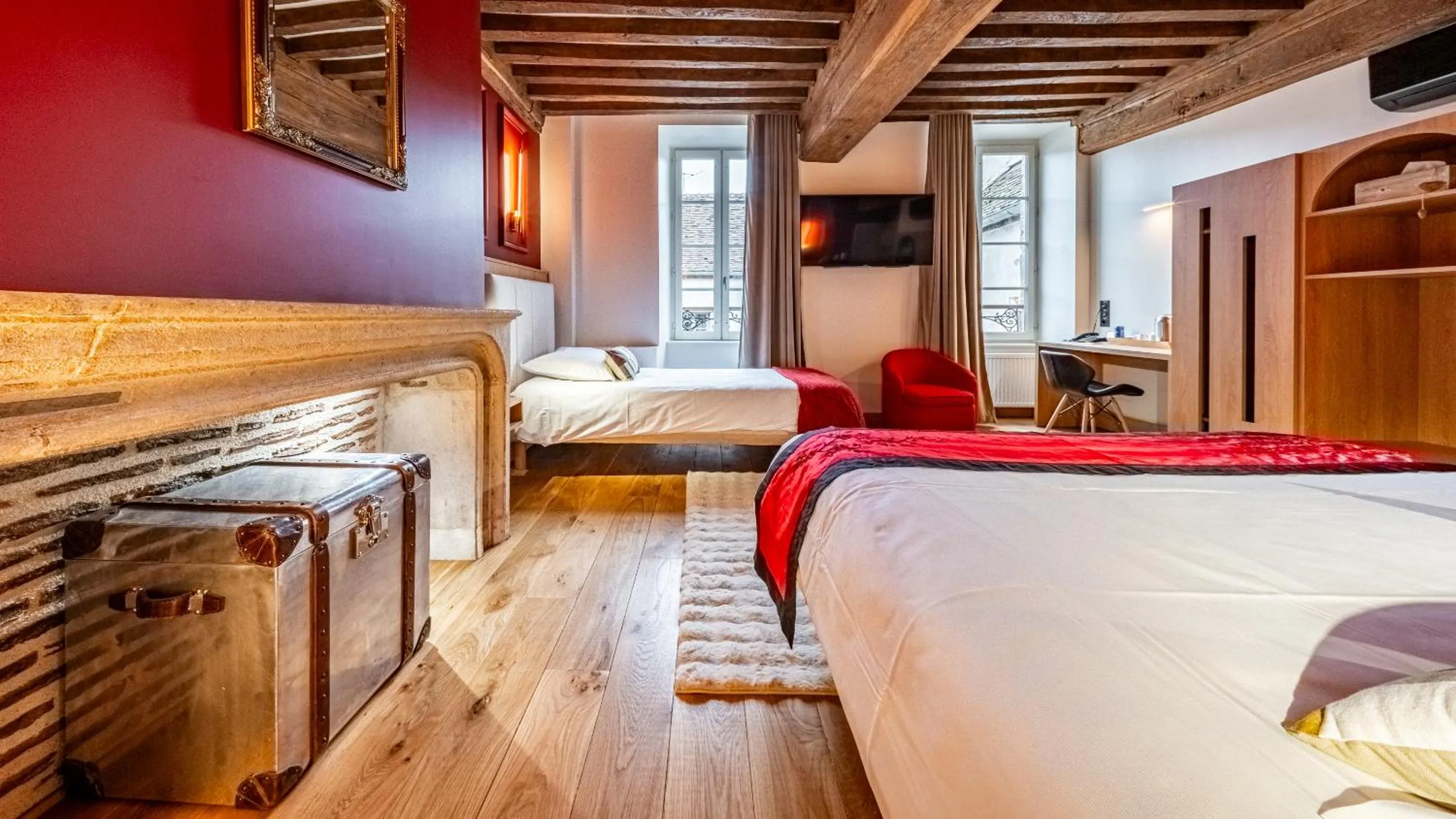 Bed in Hotel Relais De La Cote D'or