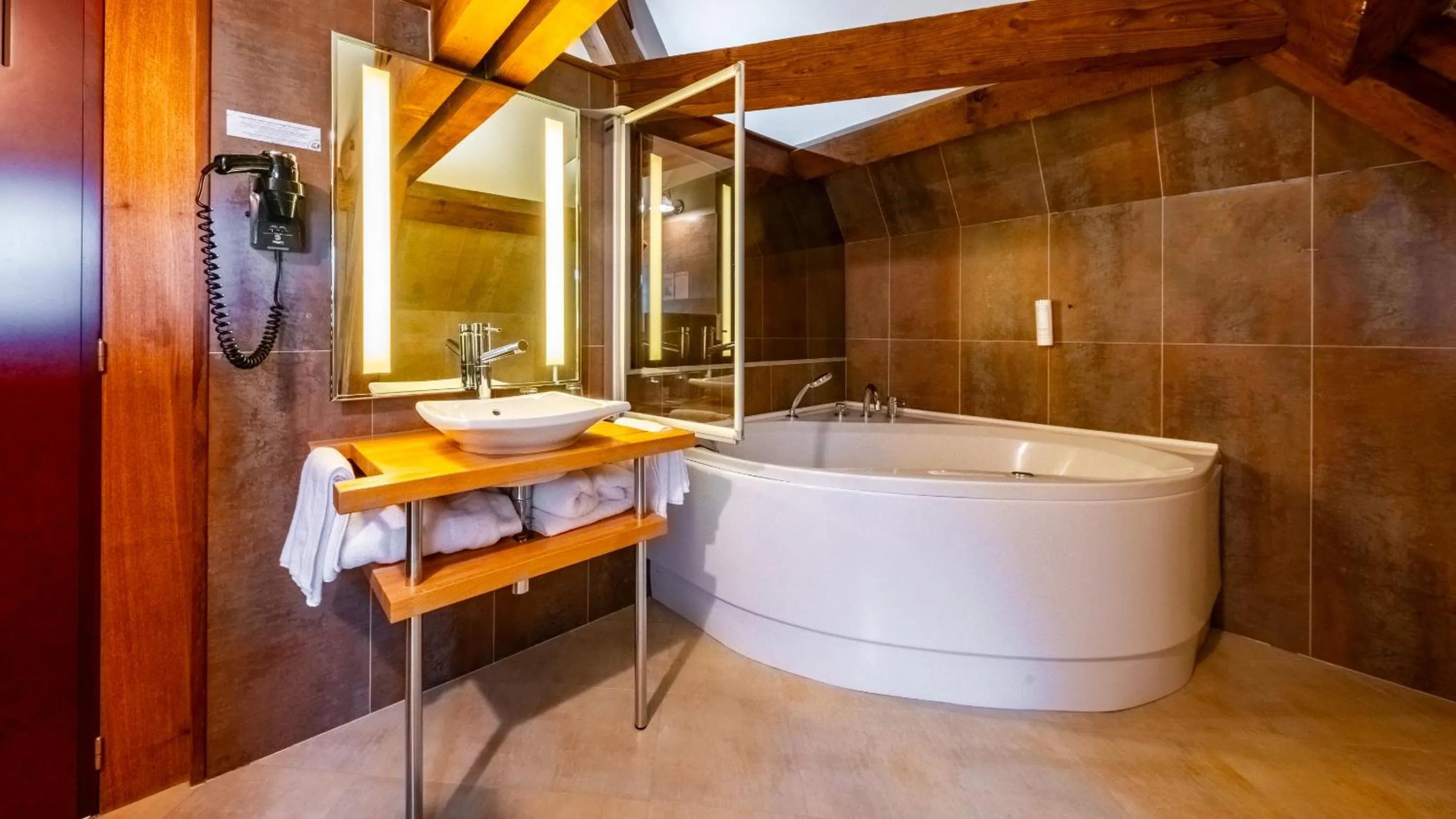 Bathroom in Hotel Relais De La Cote D'or