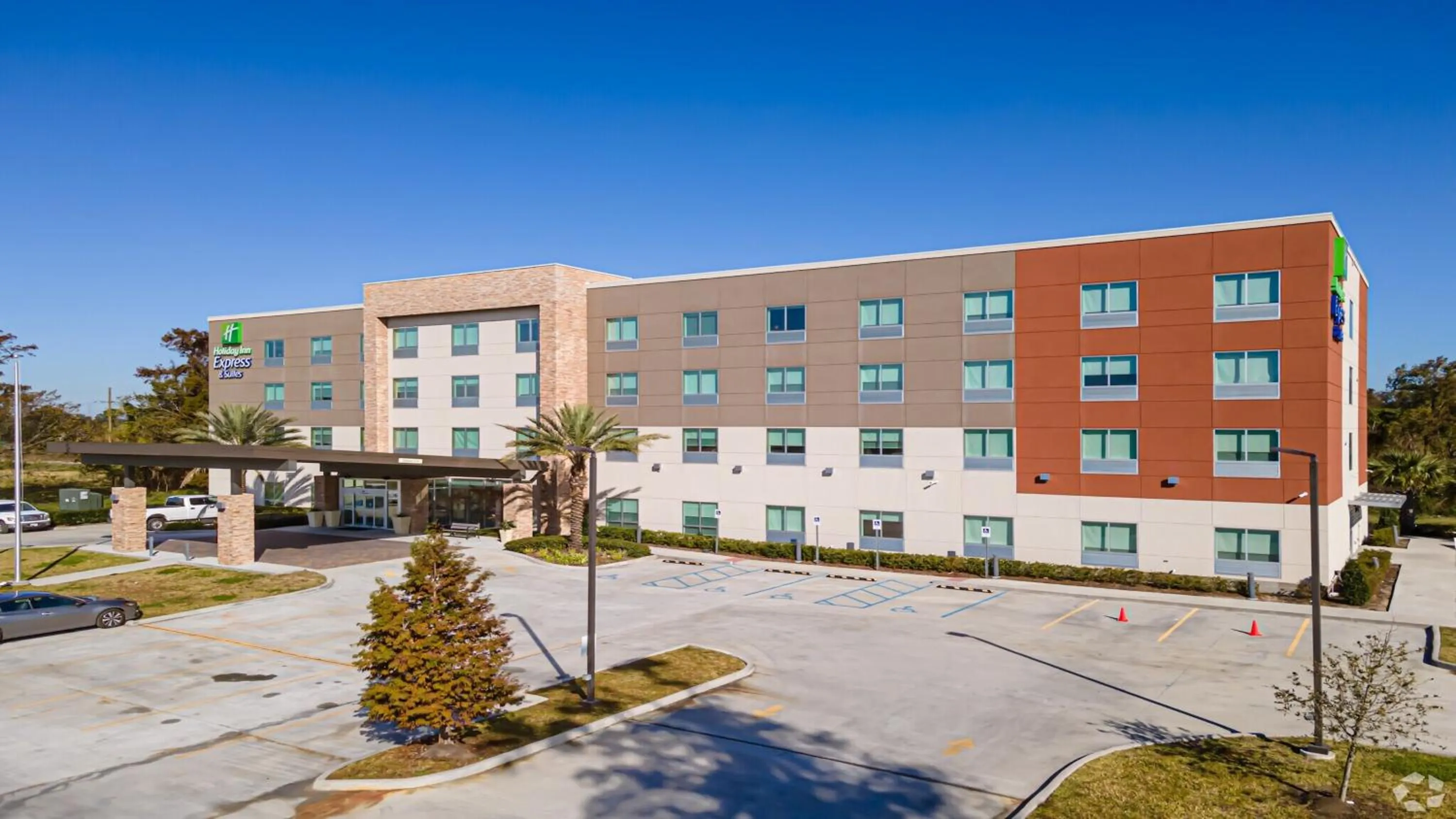 Property building in Holiday Inn Express & Suites - Chalmette - New Orleans S by IHG