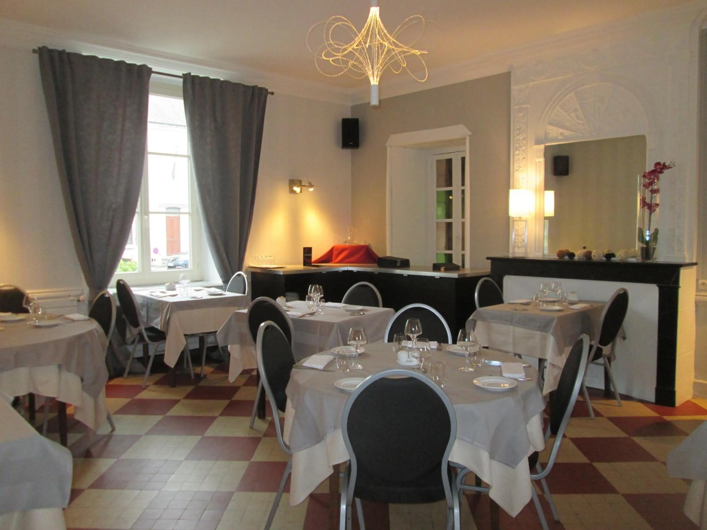 Logis Hostellerie Du Cheval Blanc