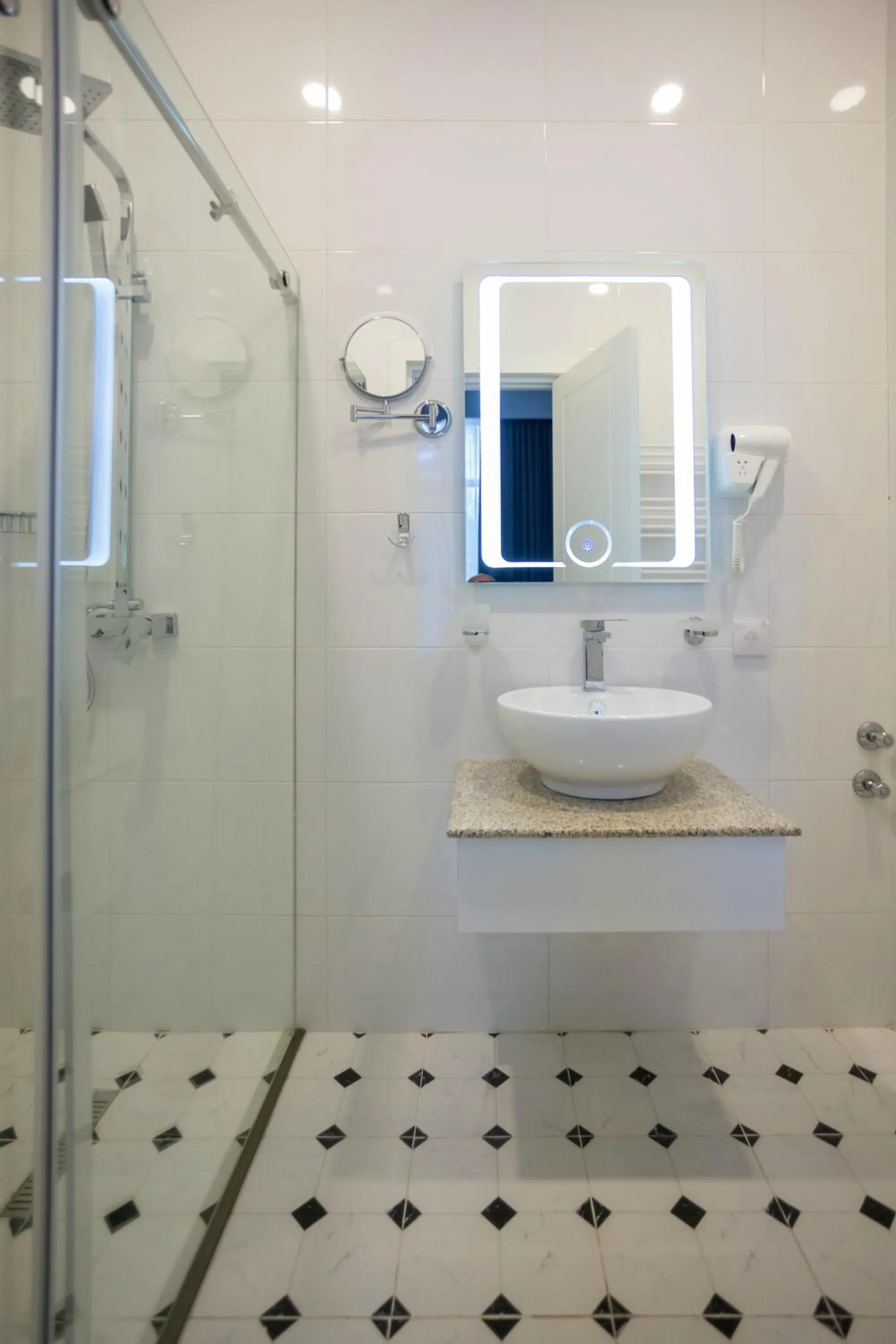 Shower in Hotel Genio