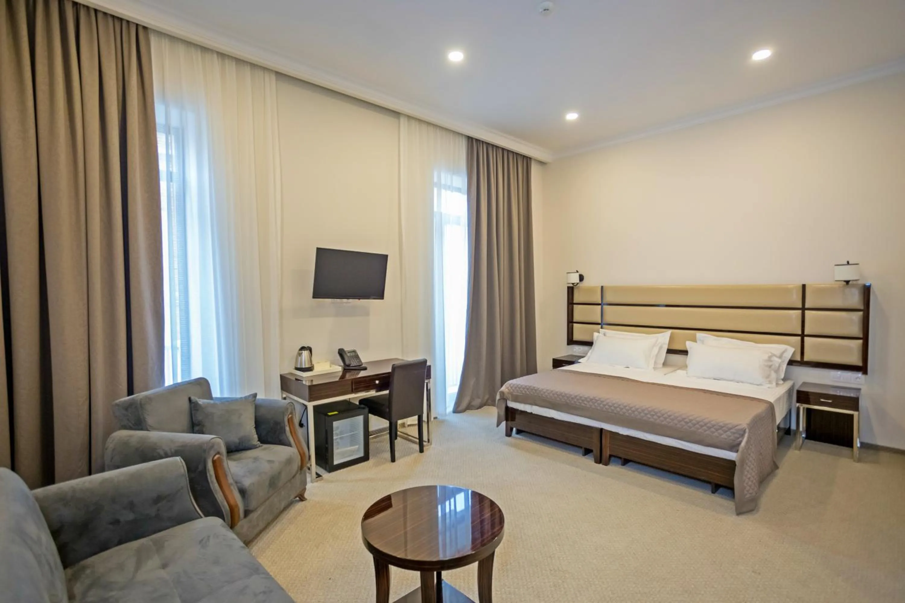 Property building, Bed in Hotel Genio