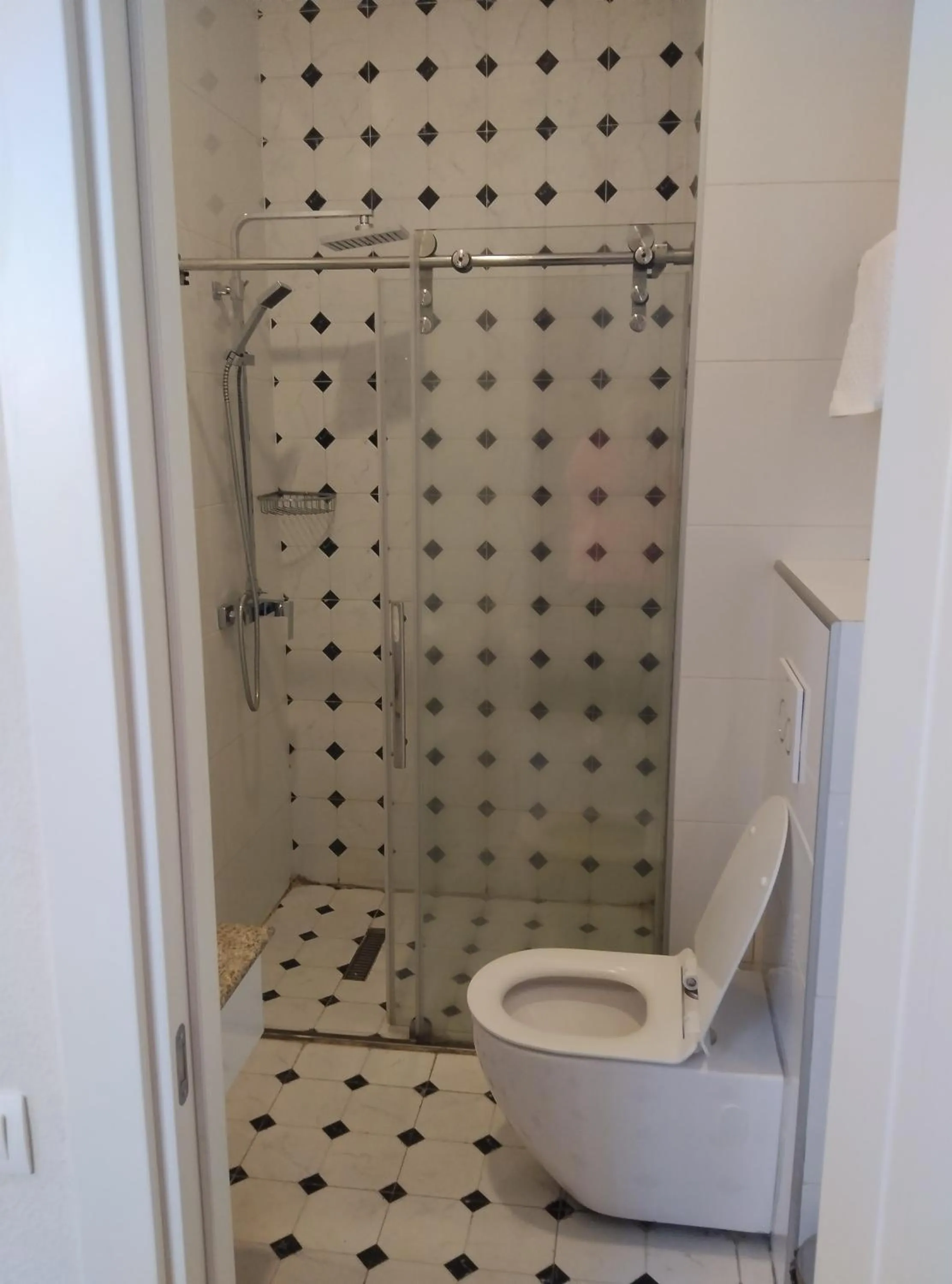 Shower in Hotel Genio