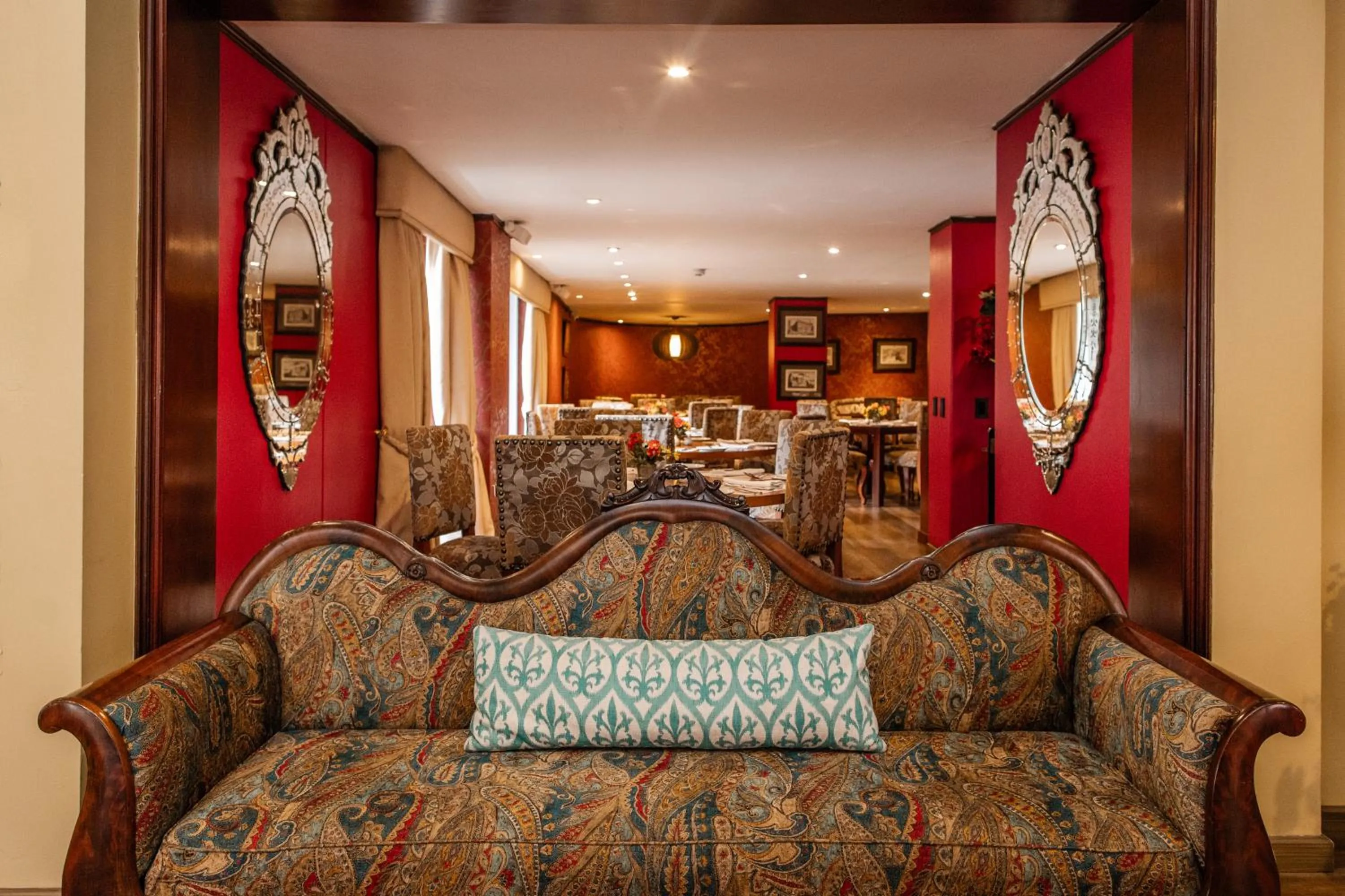 Restaurant/places to eat in Hotel Portón de la Cabrera