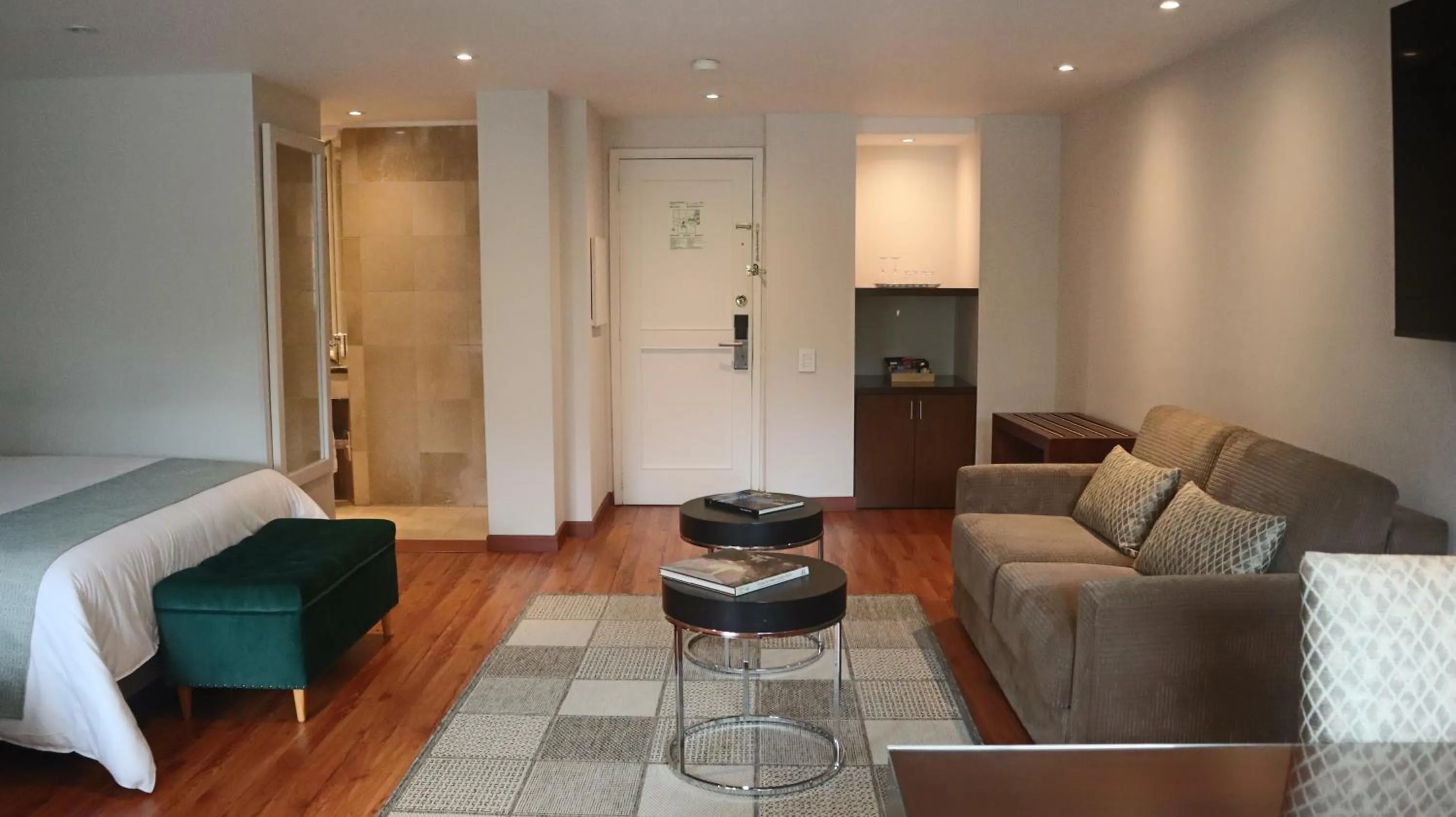 Living room, Bed in Hotel Portón de la Cabrera