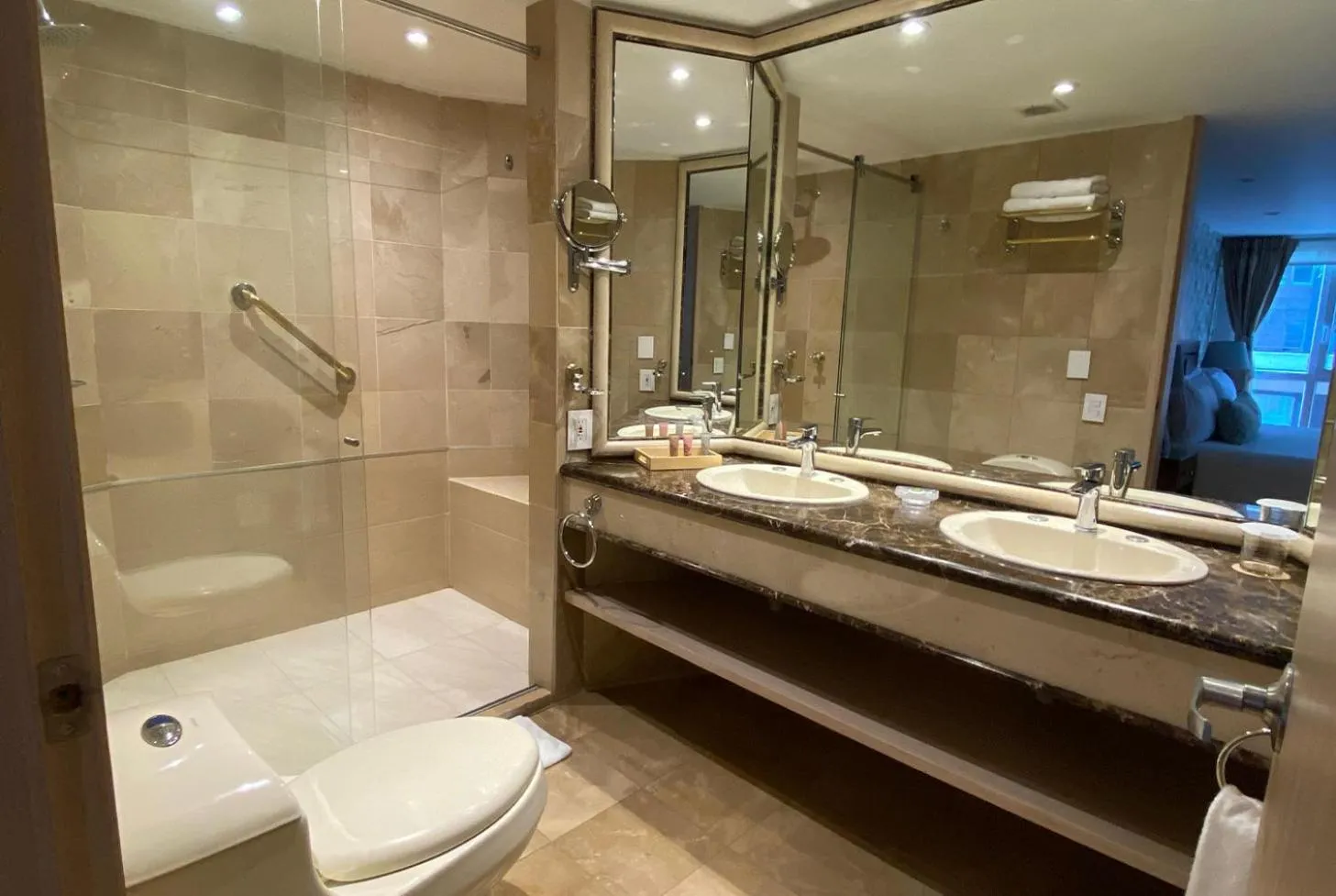 Bathroom in Hotel Portón de la Cabrera