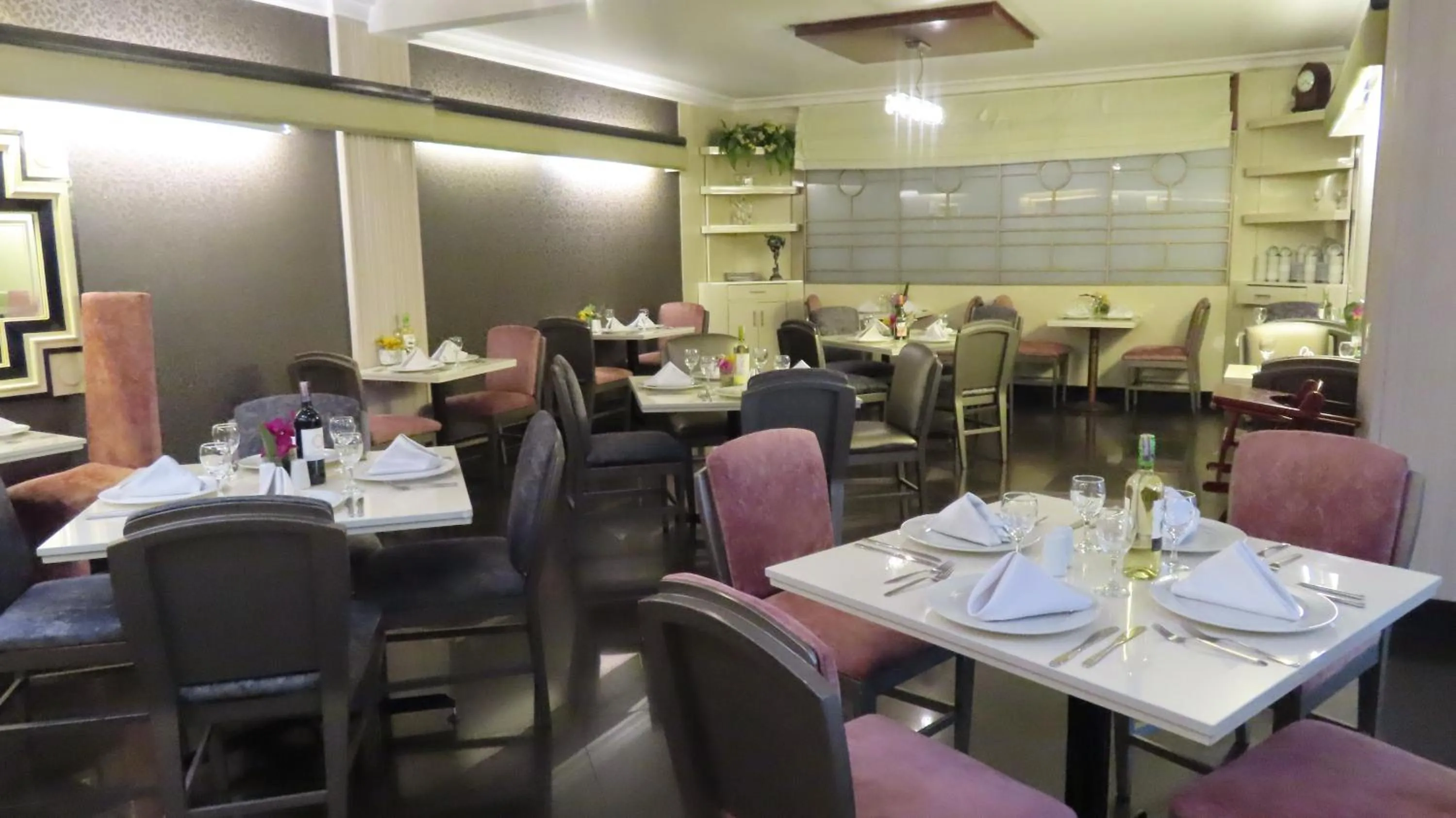 Restaurant/places to eat in Lancaster House