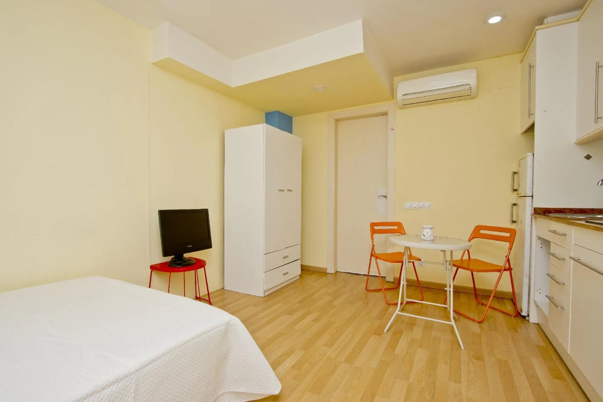 Bed in Barcelona City Apartment