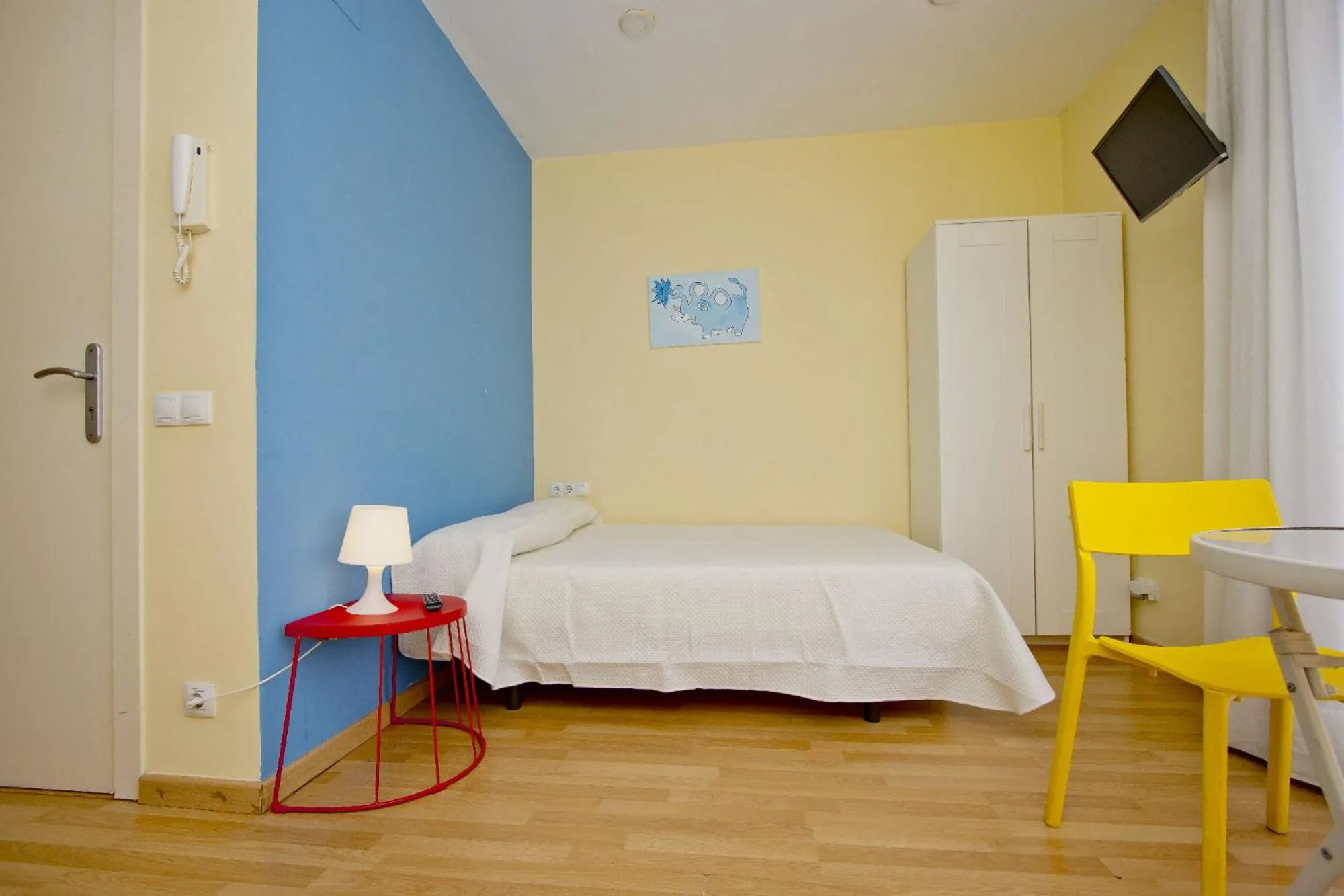 Bed in Barcelona City Apartment