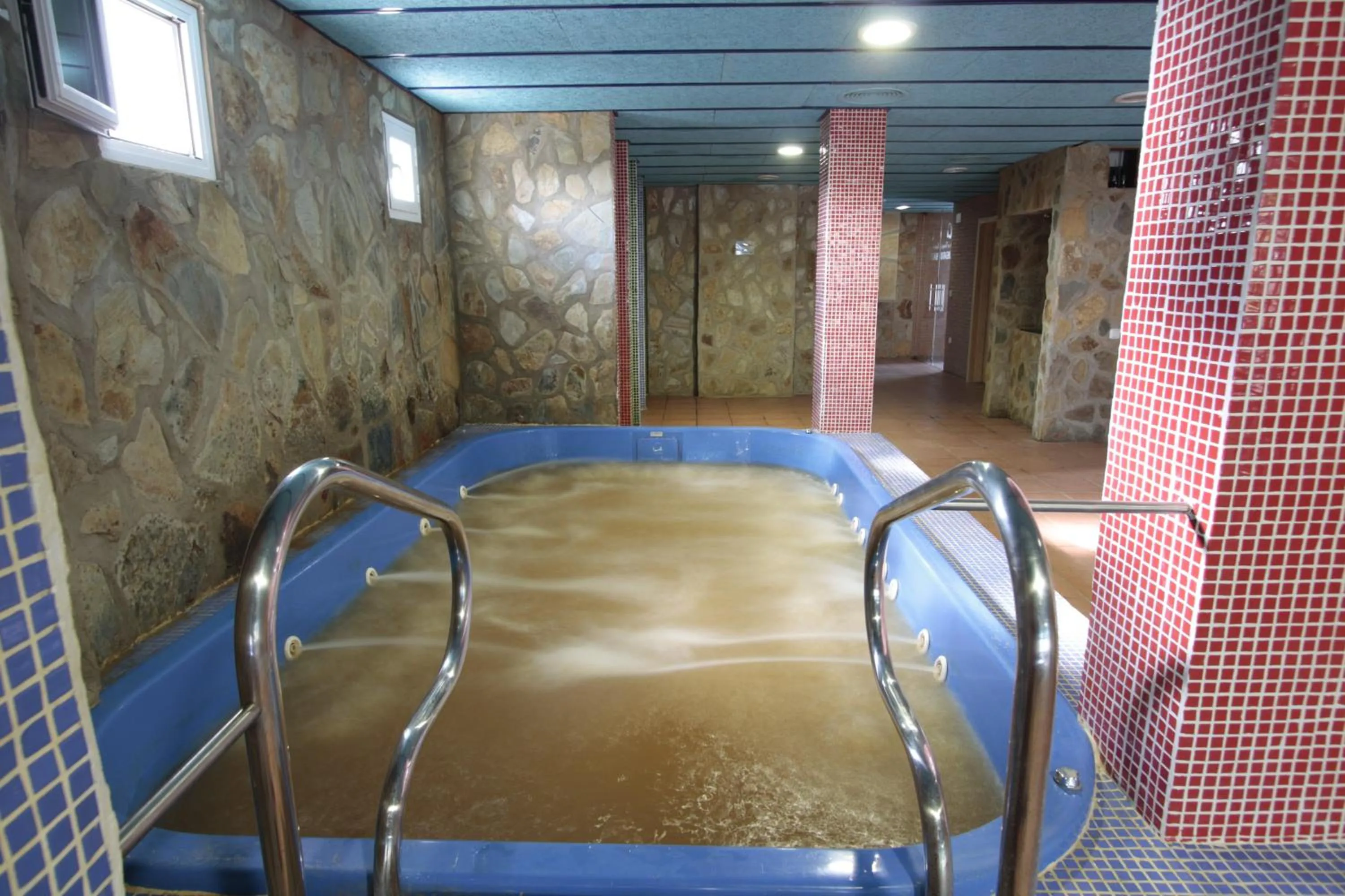 Hot Tub in Hotel Balneario Fuentes del Trampal