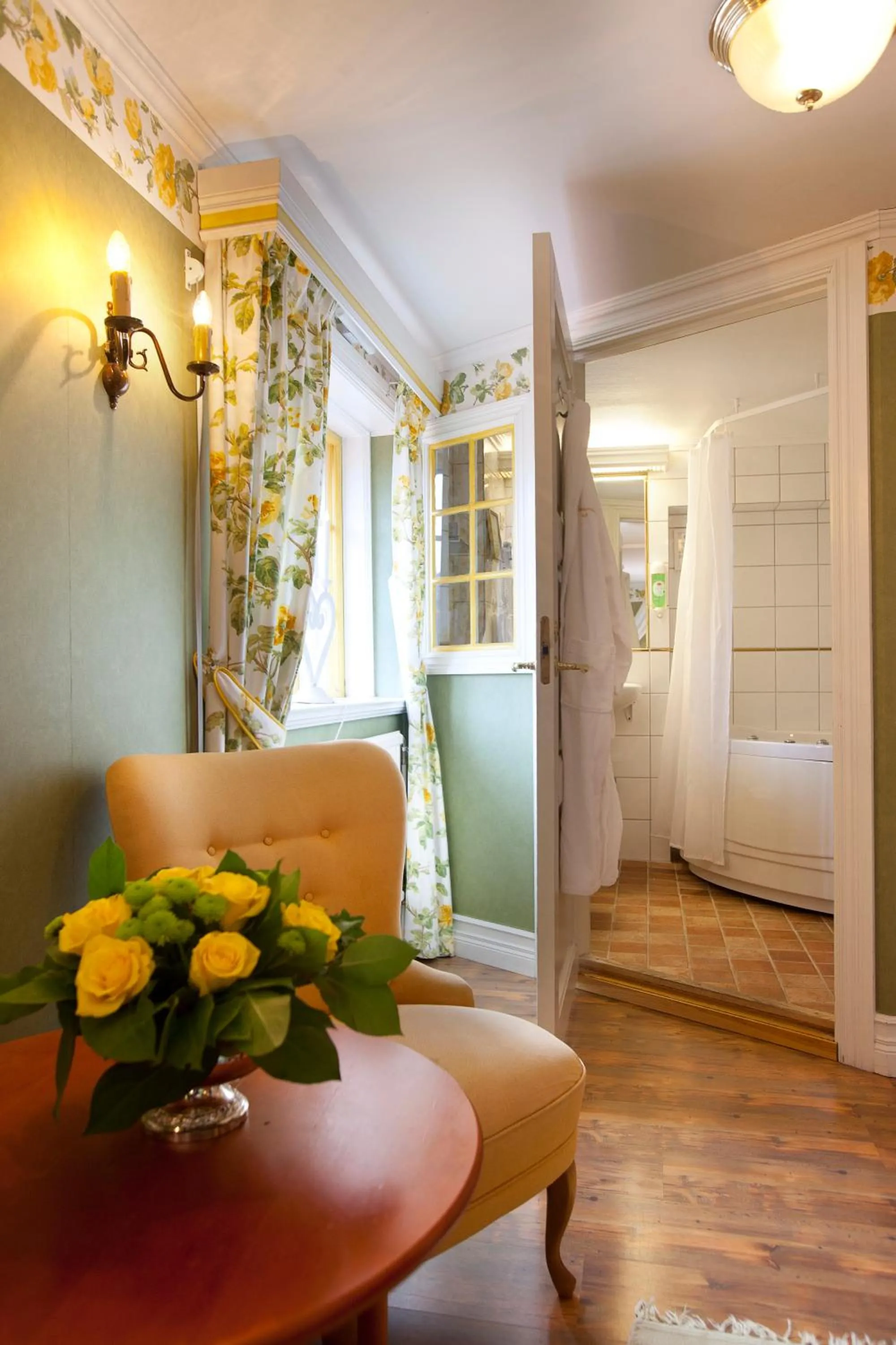 Bathroom, Bed in Tällbergsgårdens Hotell