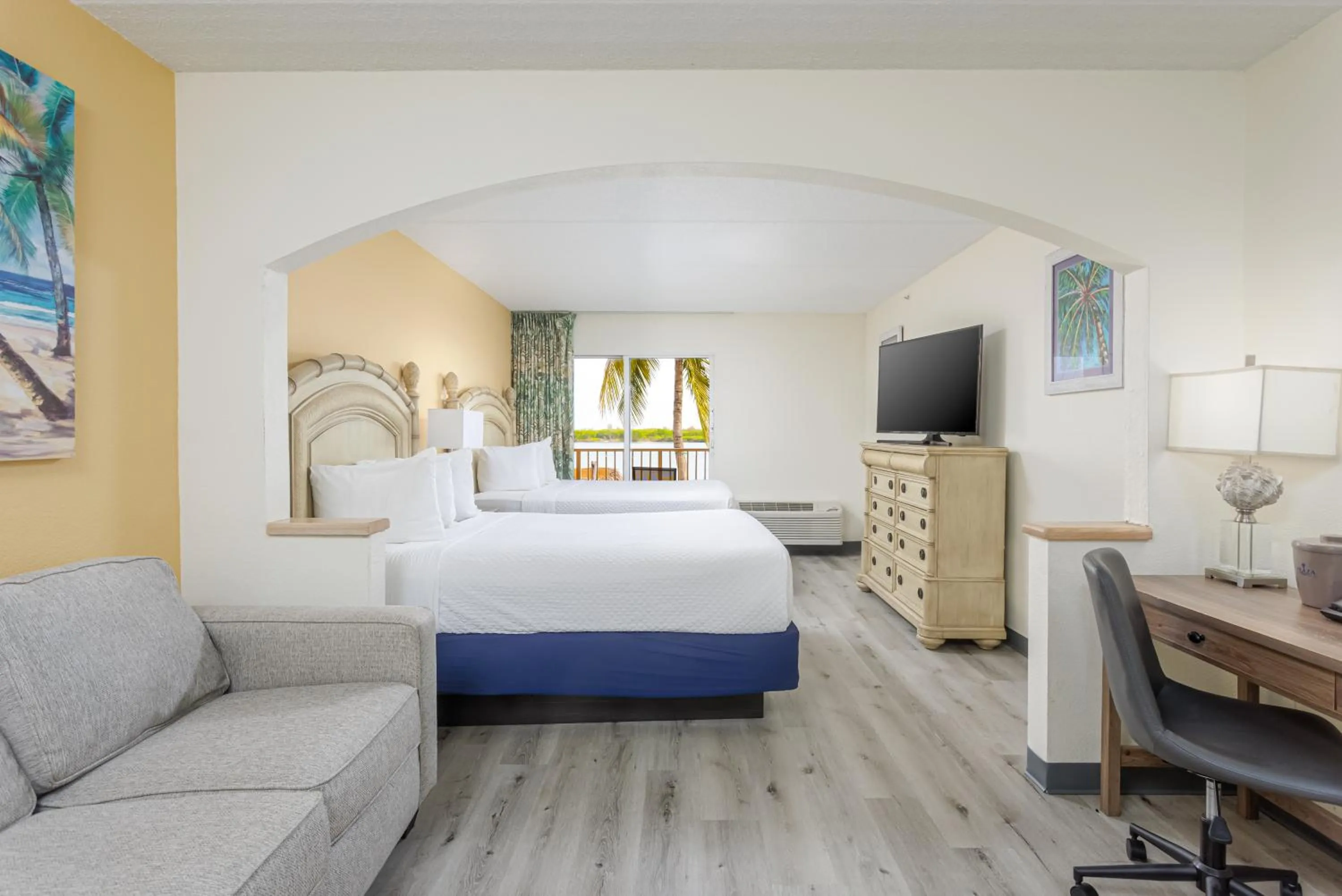 Photo of the whole room, Bed in Hutchinson Island Hotel