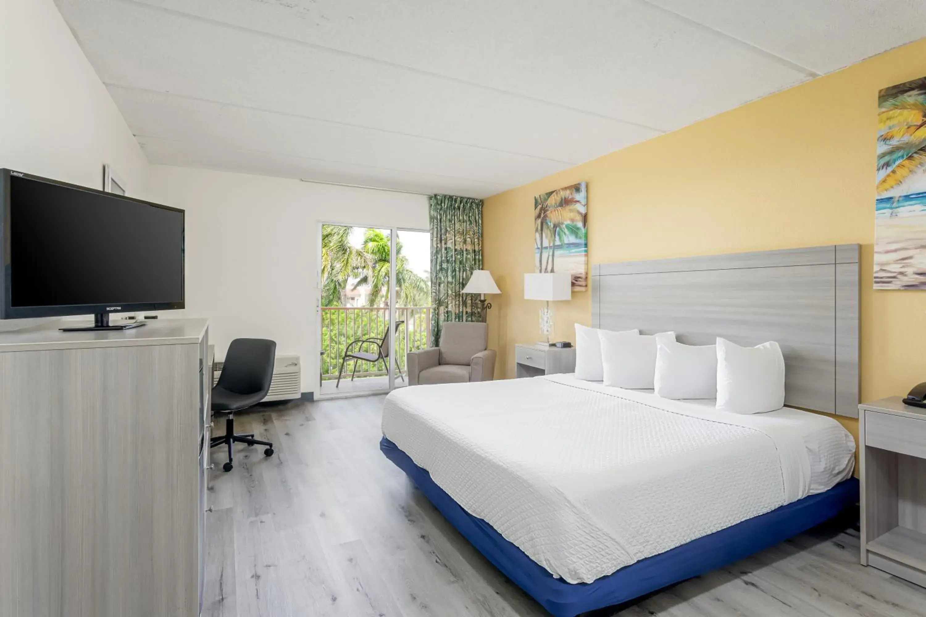 Standard King Room in Hutchinson Island Hotel Standard King Room in Hutchinson Island Hotel