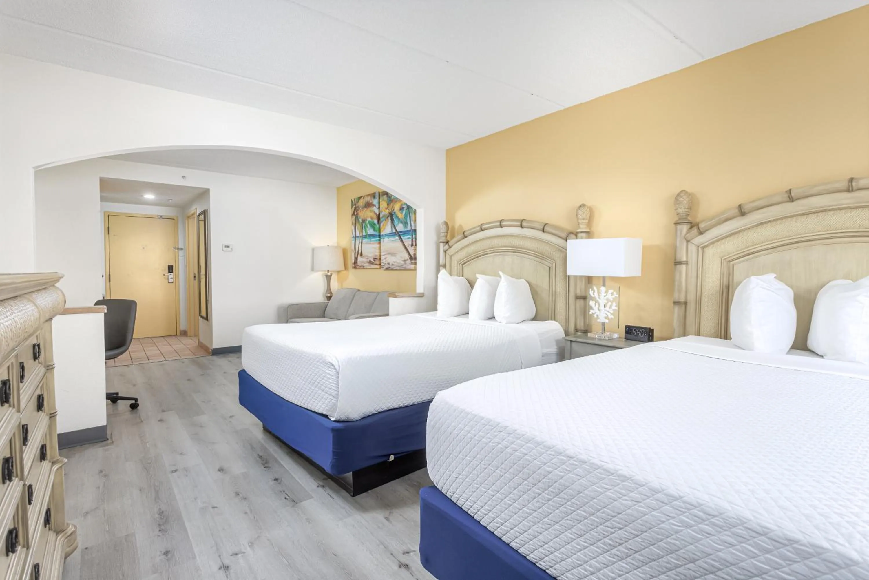 Photo of the whole room, Bed in Hutchinson Island Hotel