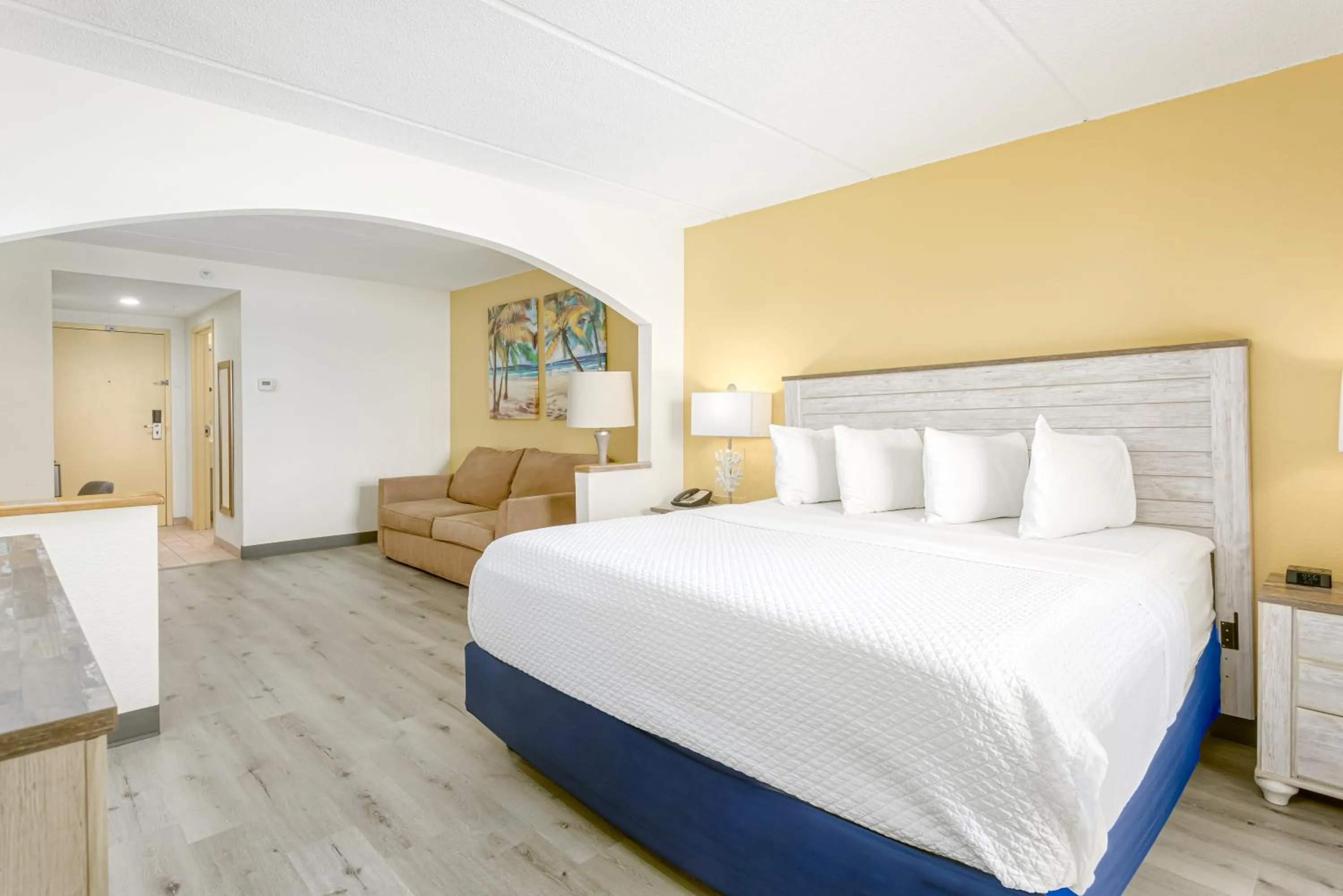 Bedroom, Bed in Hutchinson Island Hotel