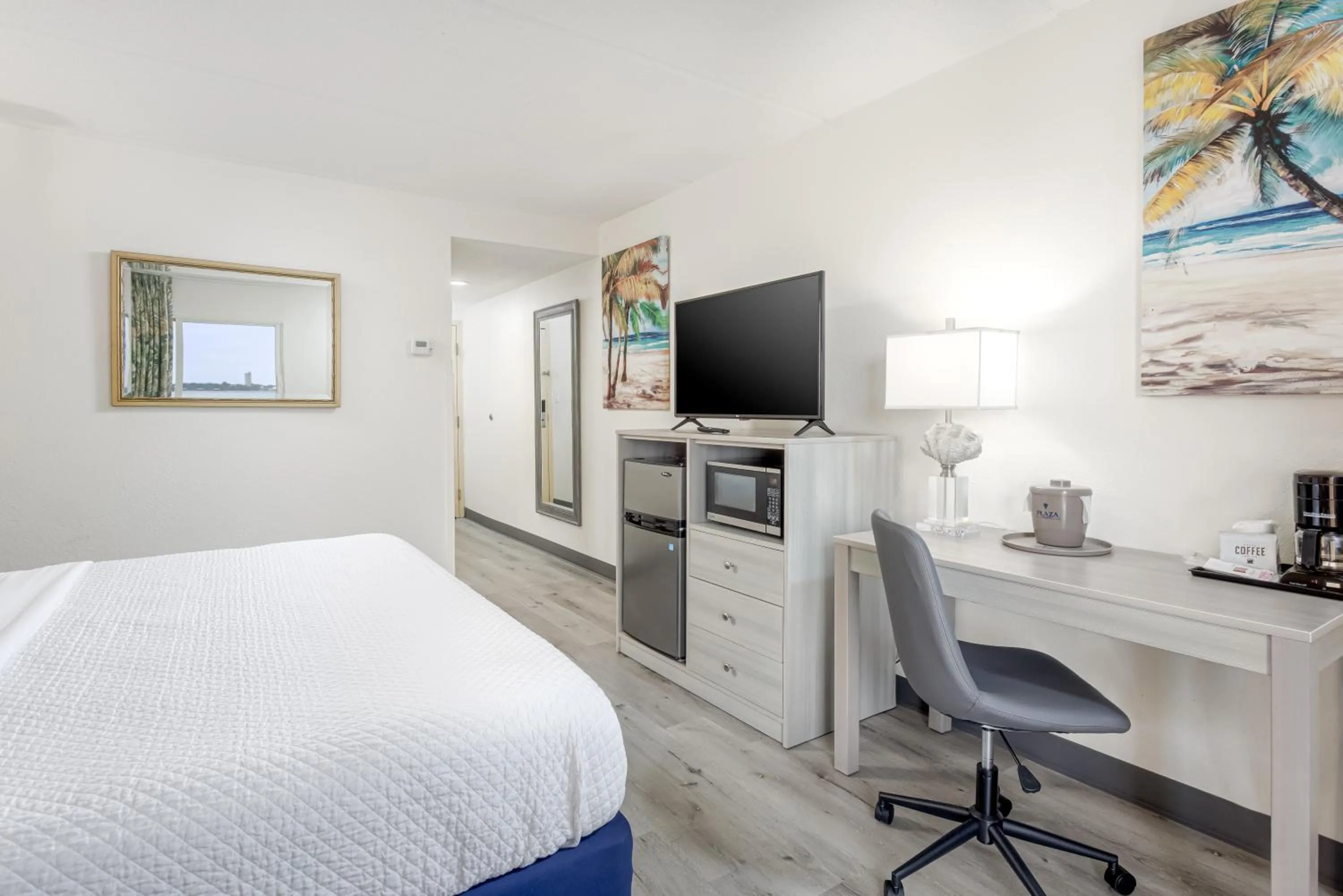 Bedroom, Bed in Hutchinson Island Hotel