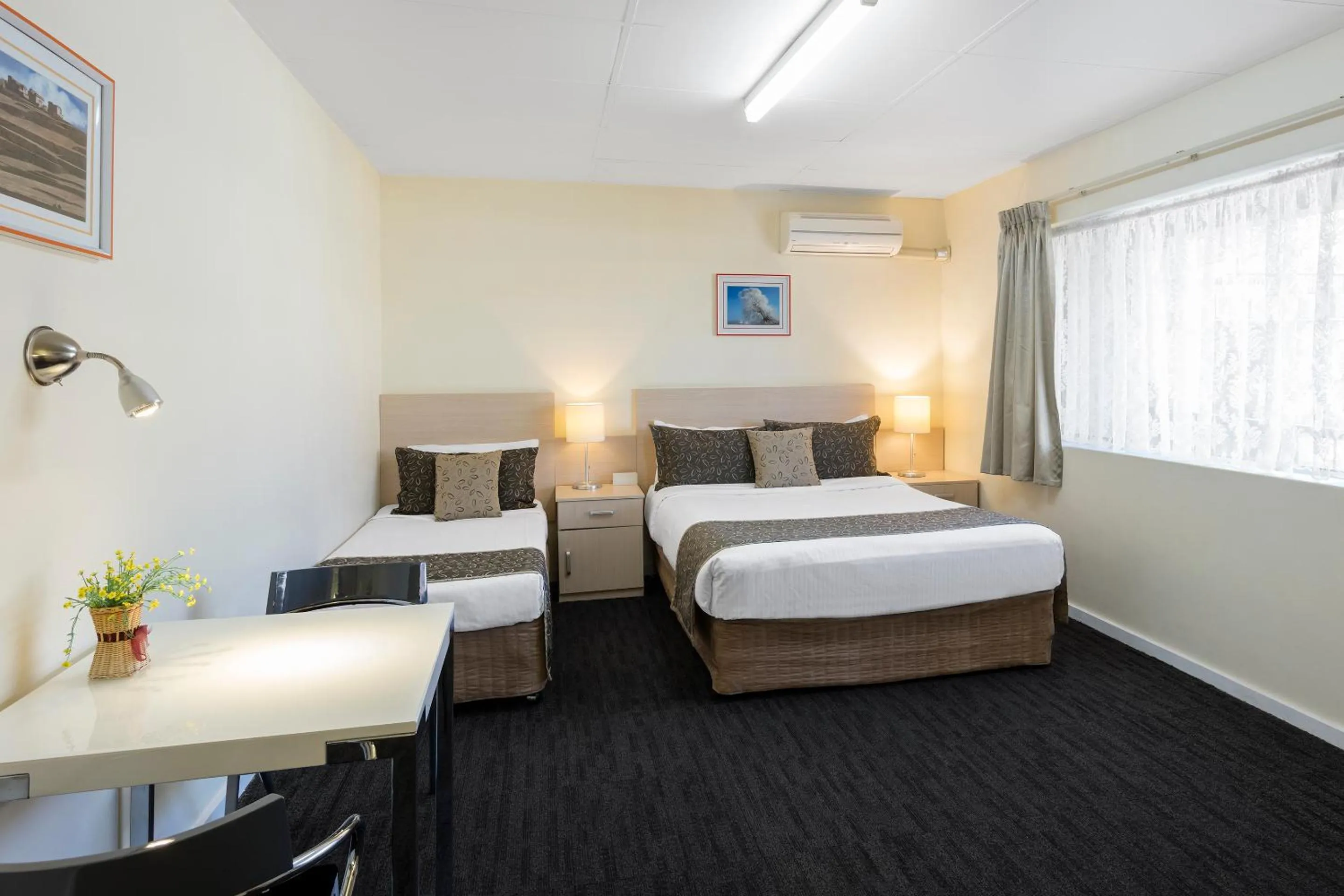 Photo of the whole room, Bed in Adelaide Granada Motor Inn