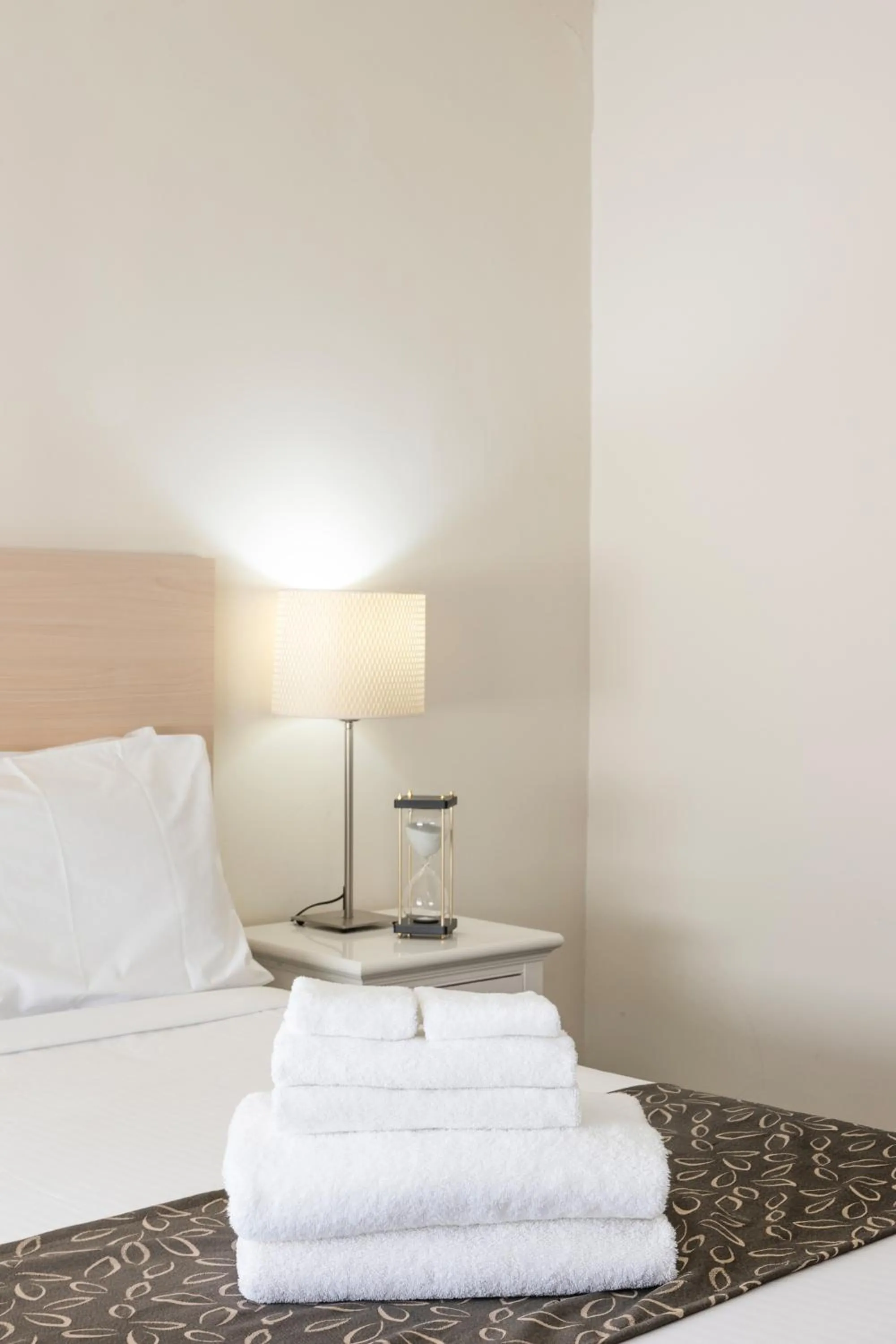 Property building, Bed in Adelaide Granada Motor Inn