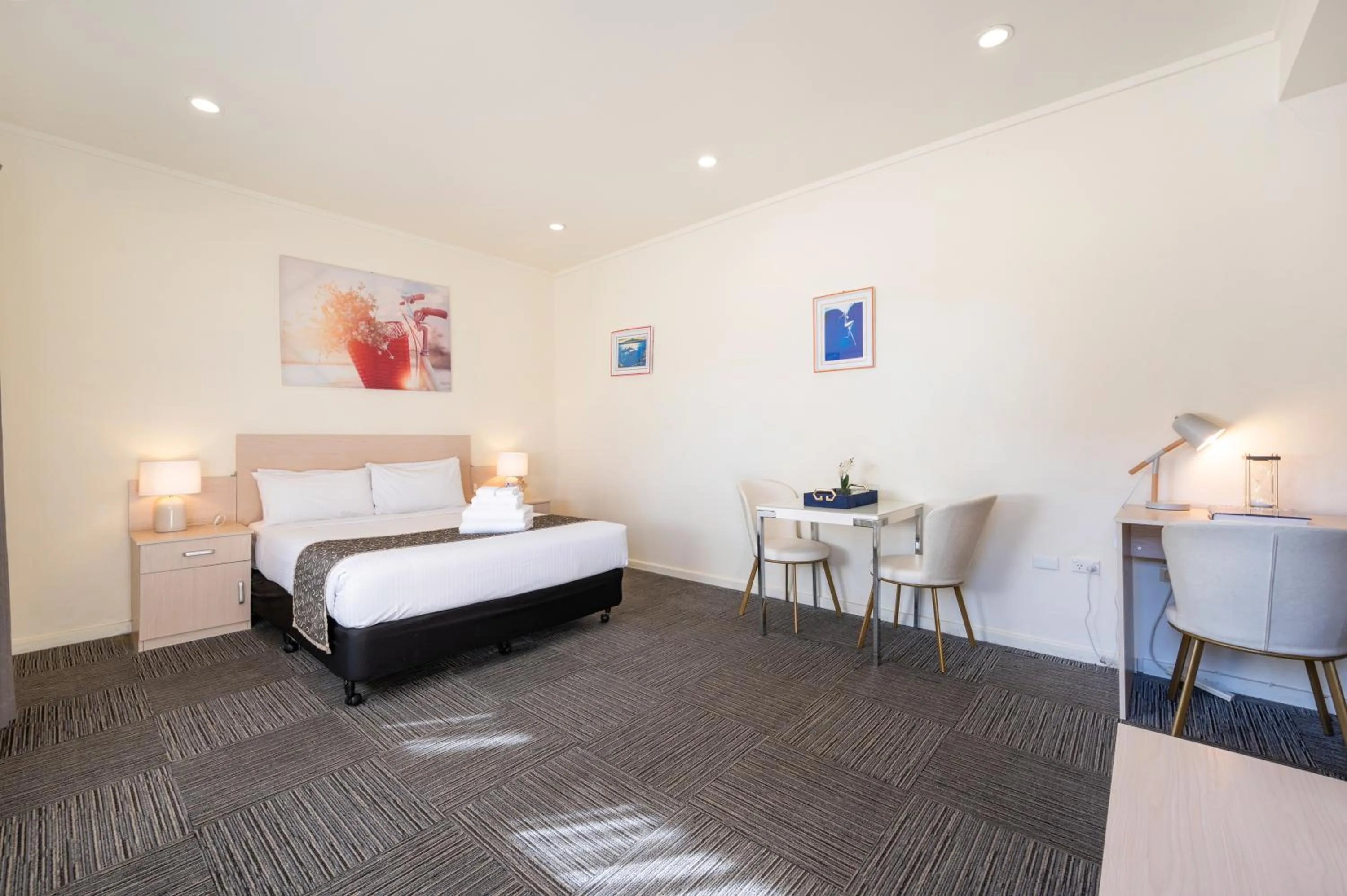 Photo of the whole room, Bed in Adelaide Granada Motor Inn