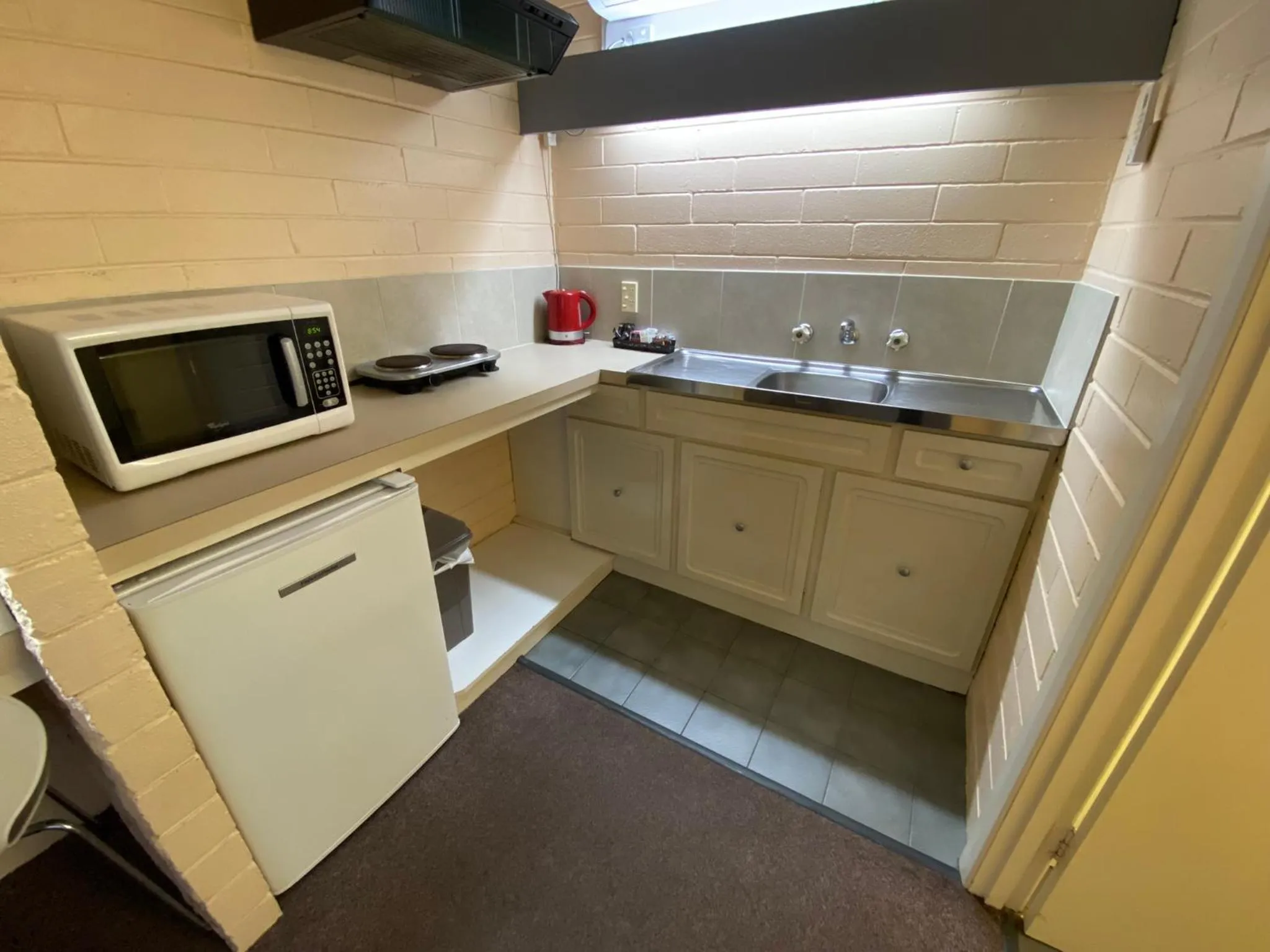 Kitchen or kitchenette in Mahogany Motel Warrnambool