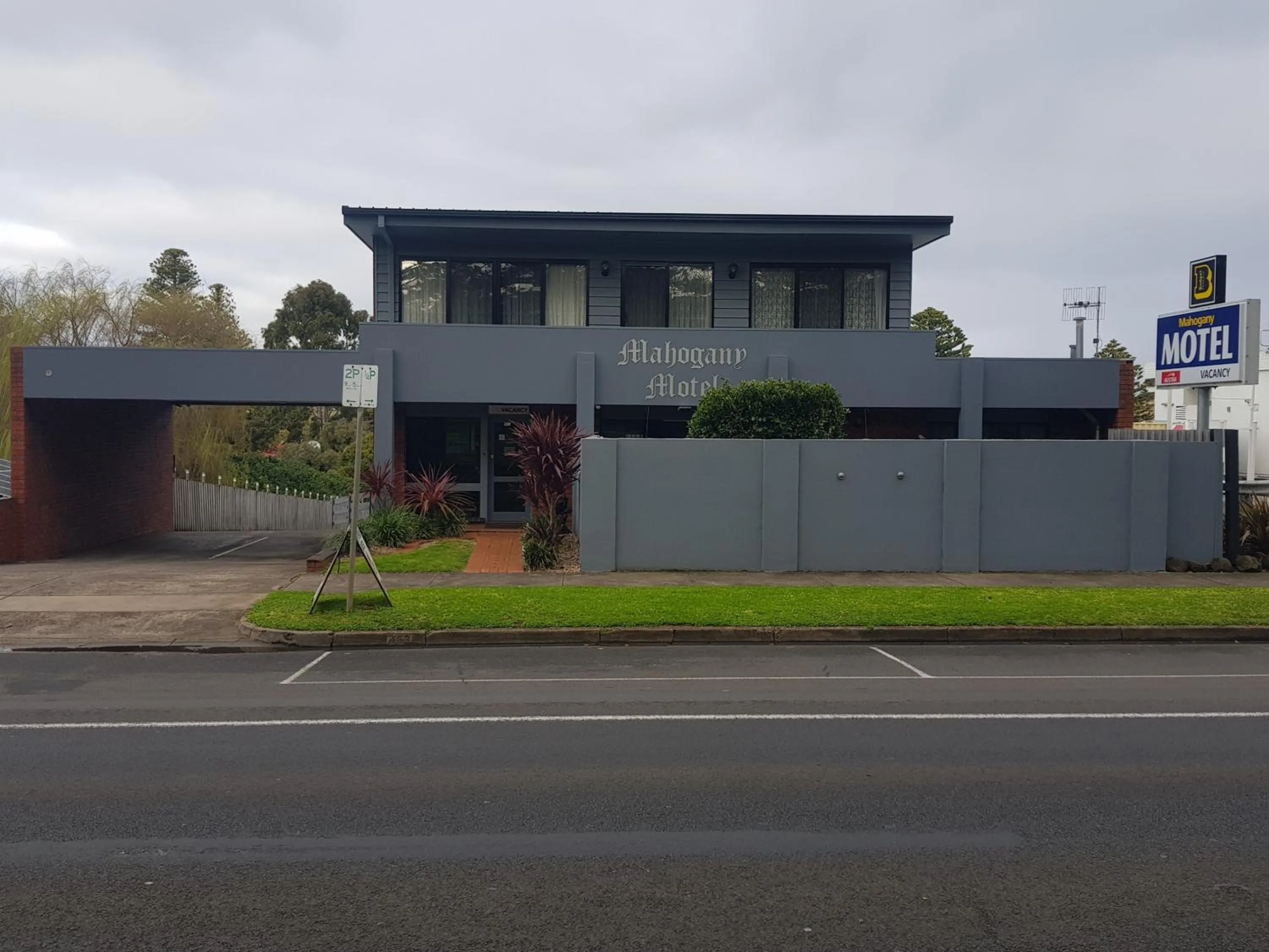 Property building in Mahogany Motel Warrnambool