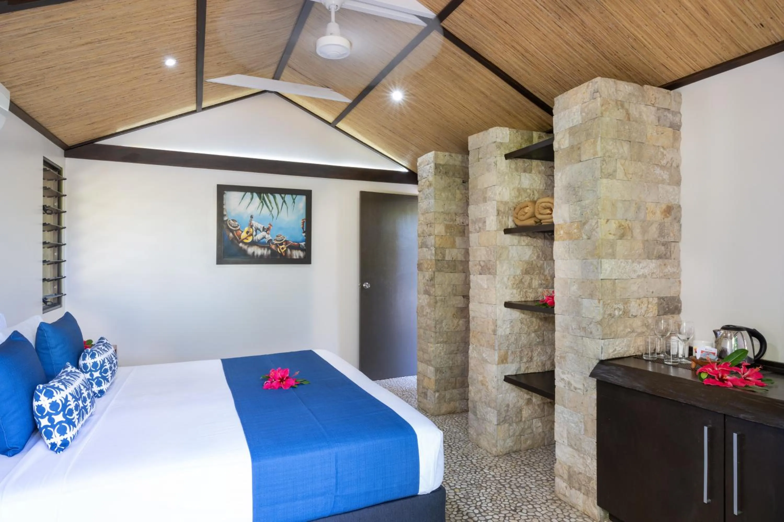 Bed in Mantaray Island Resort