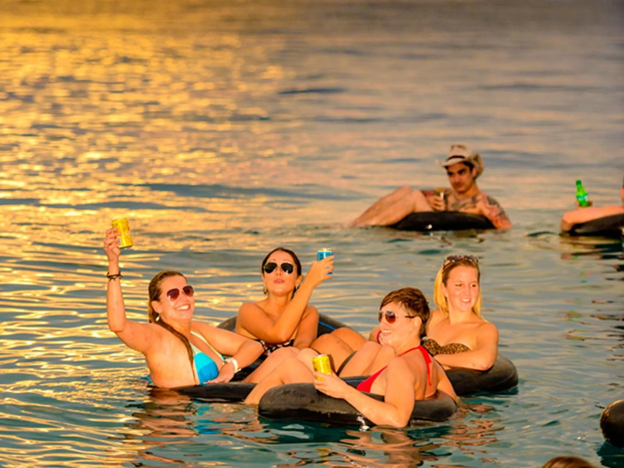 Beach in Mantaray Island Resort