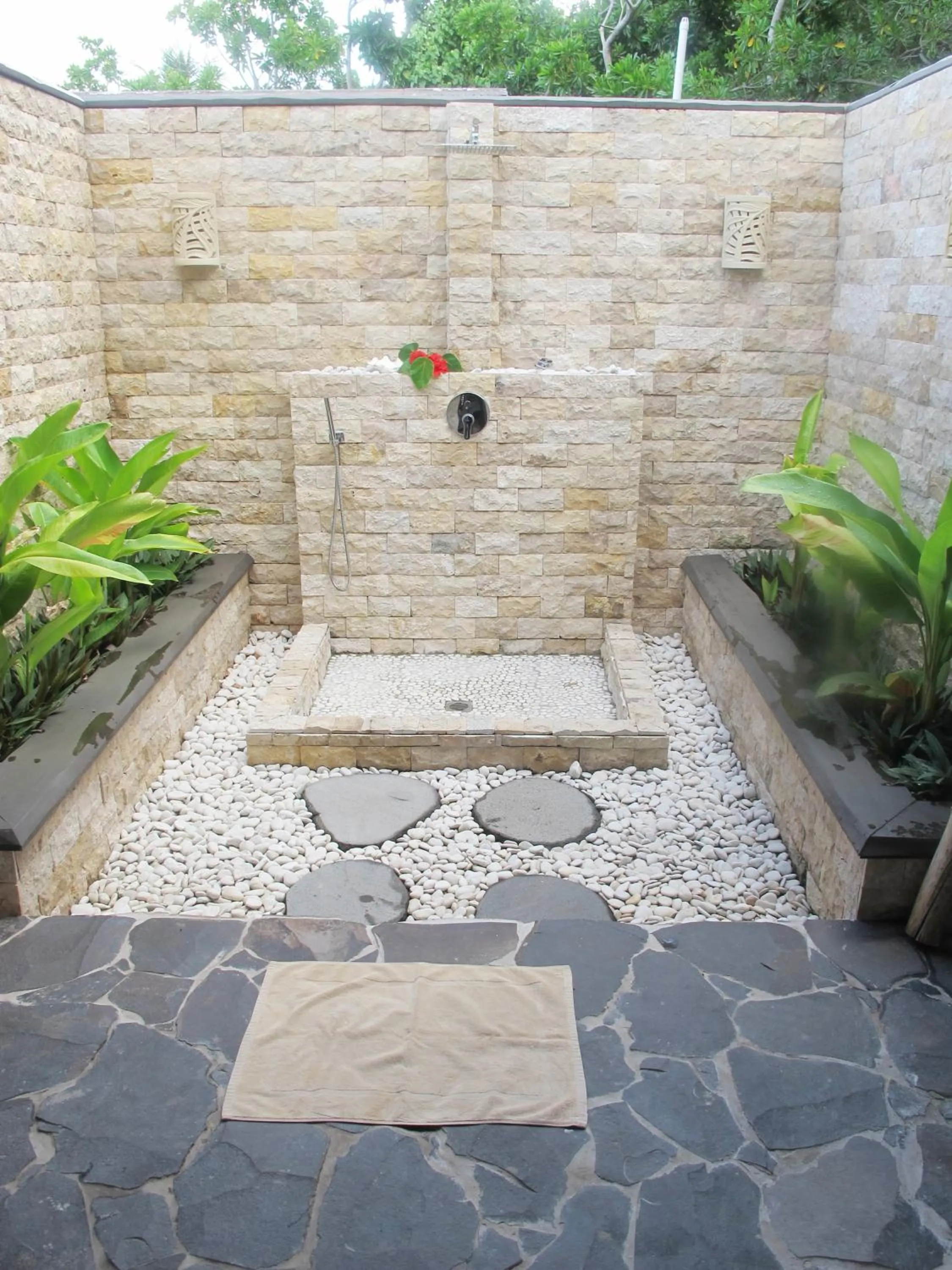 Shower in Mantaray Island Resort