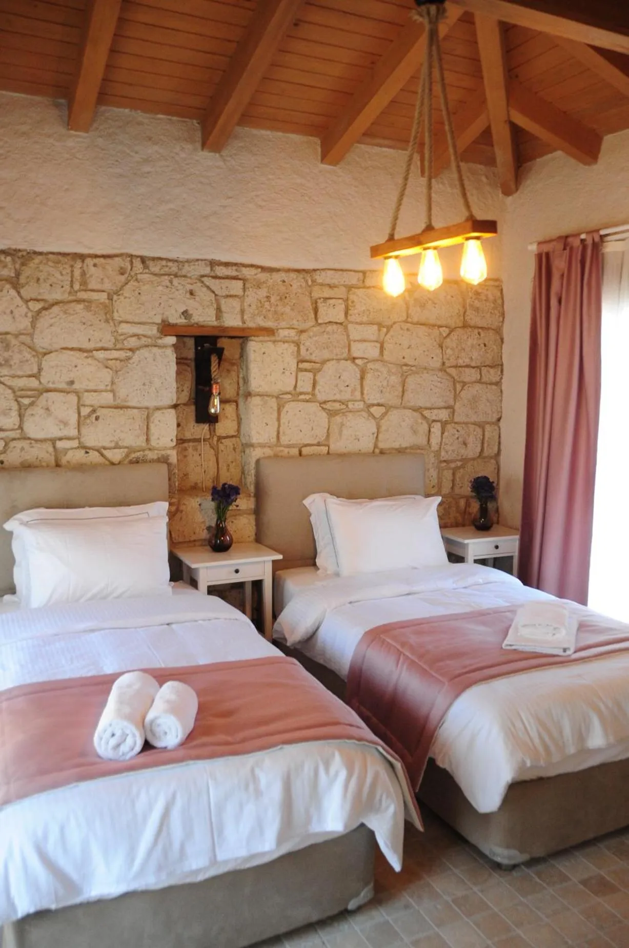 Bedroom in Çona Otel