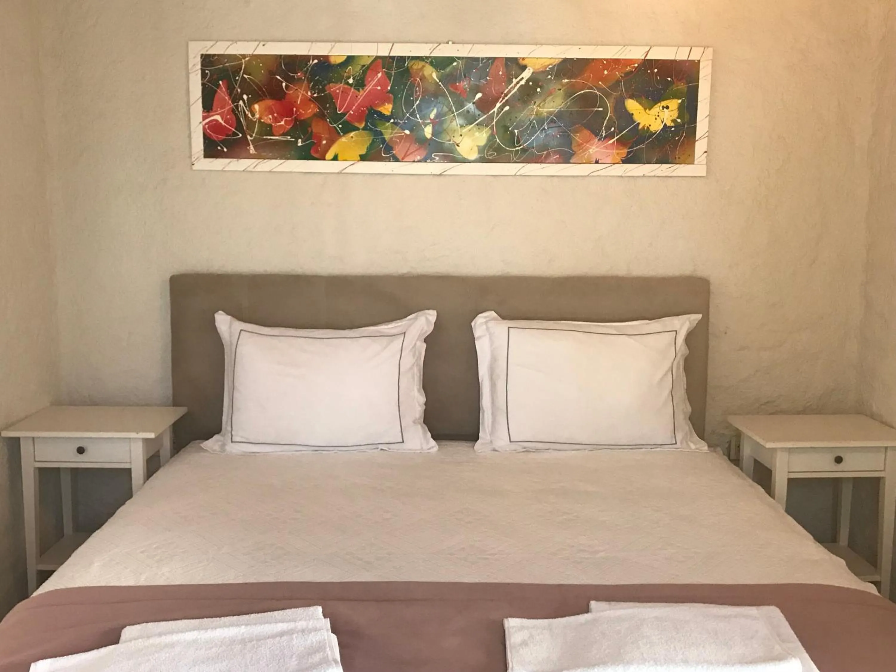 Bedroom in Çona Otel