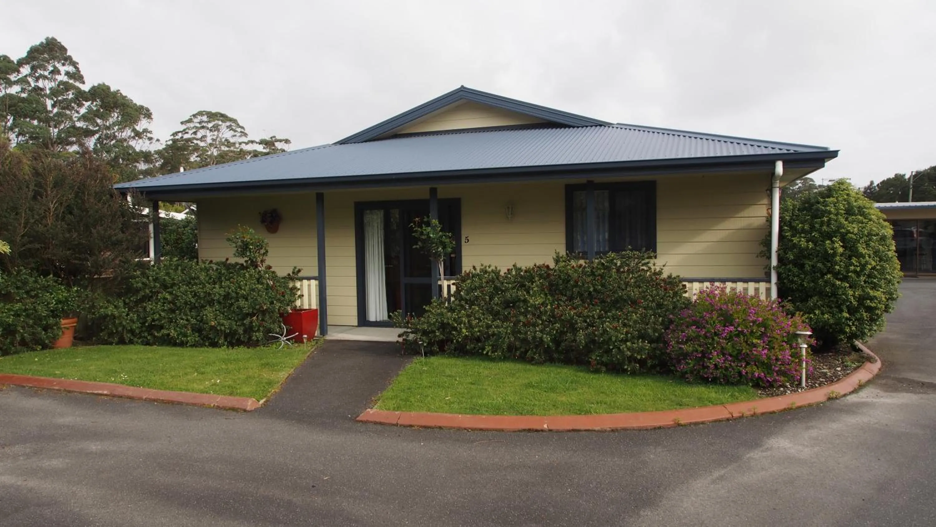 Garden in Strahan Retreat Holiday Park