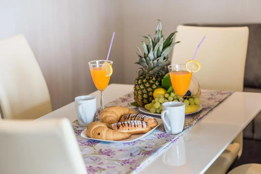 Dining area in Lavanda Mobile Homes & Villas